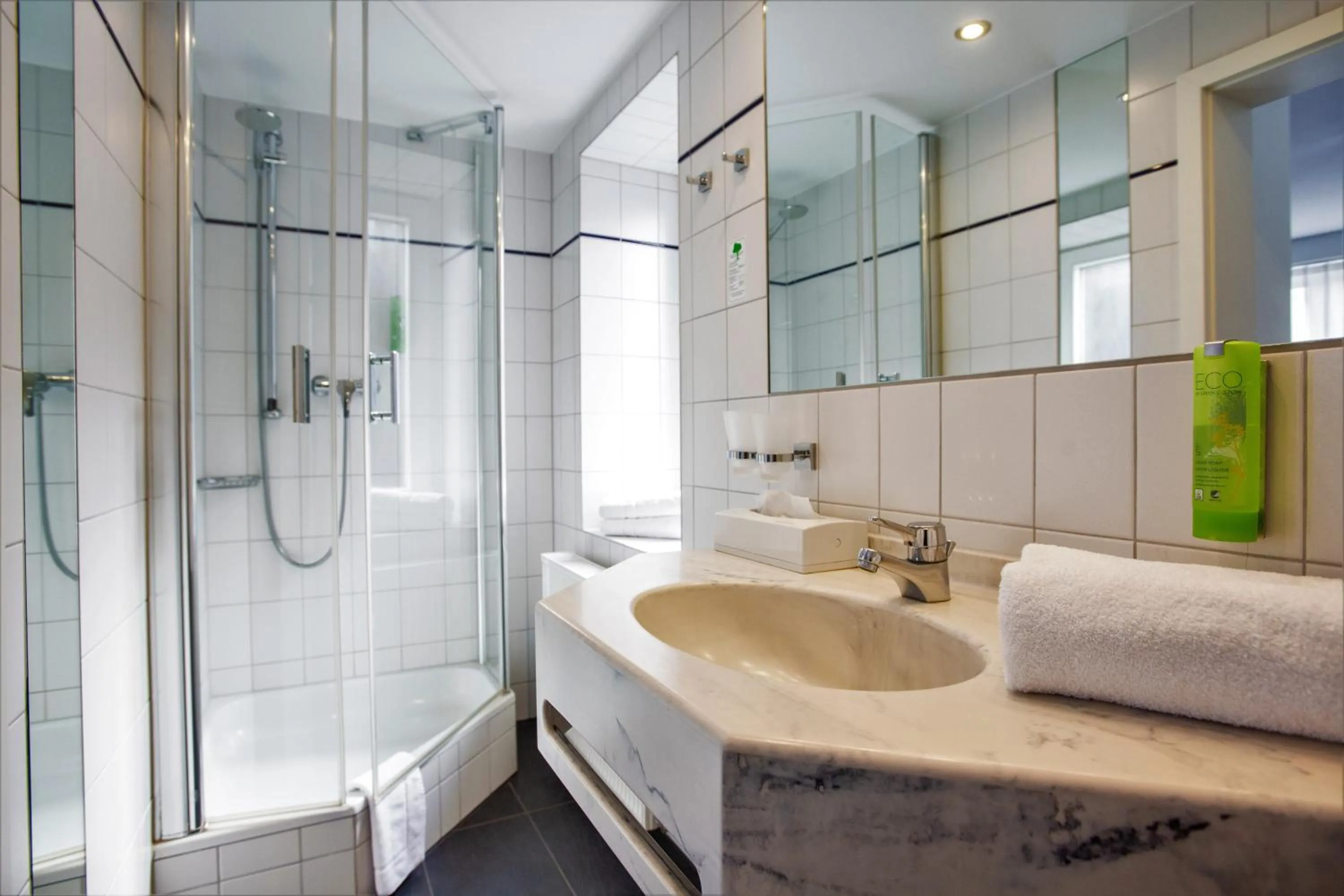 Toilet in sevenDays Hotel Karlsruhe