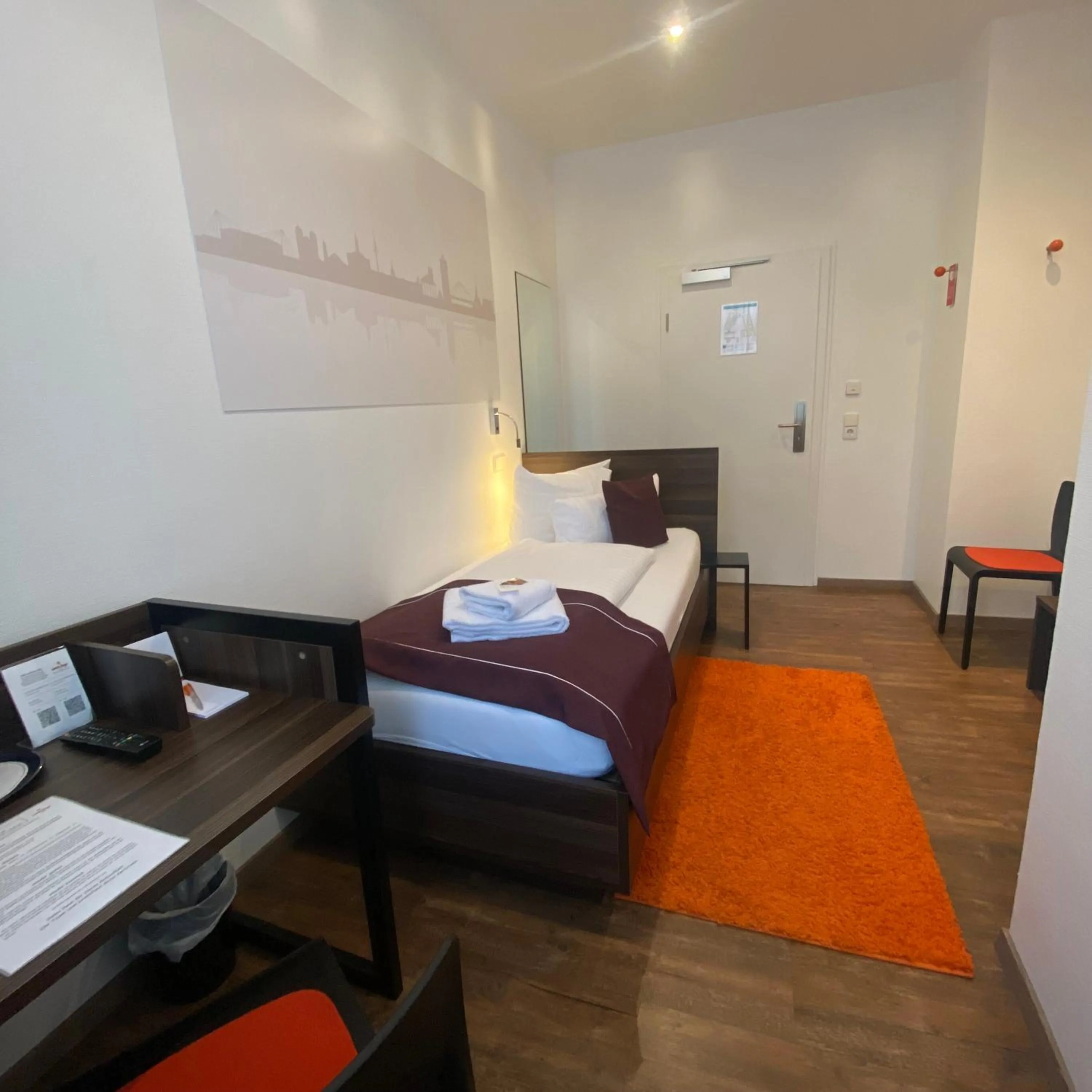 Photo of the whole room, Bed in sevenDays Hotel Karlsruhe