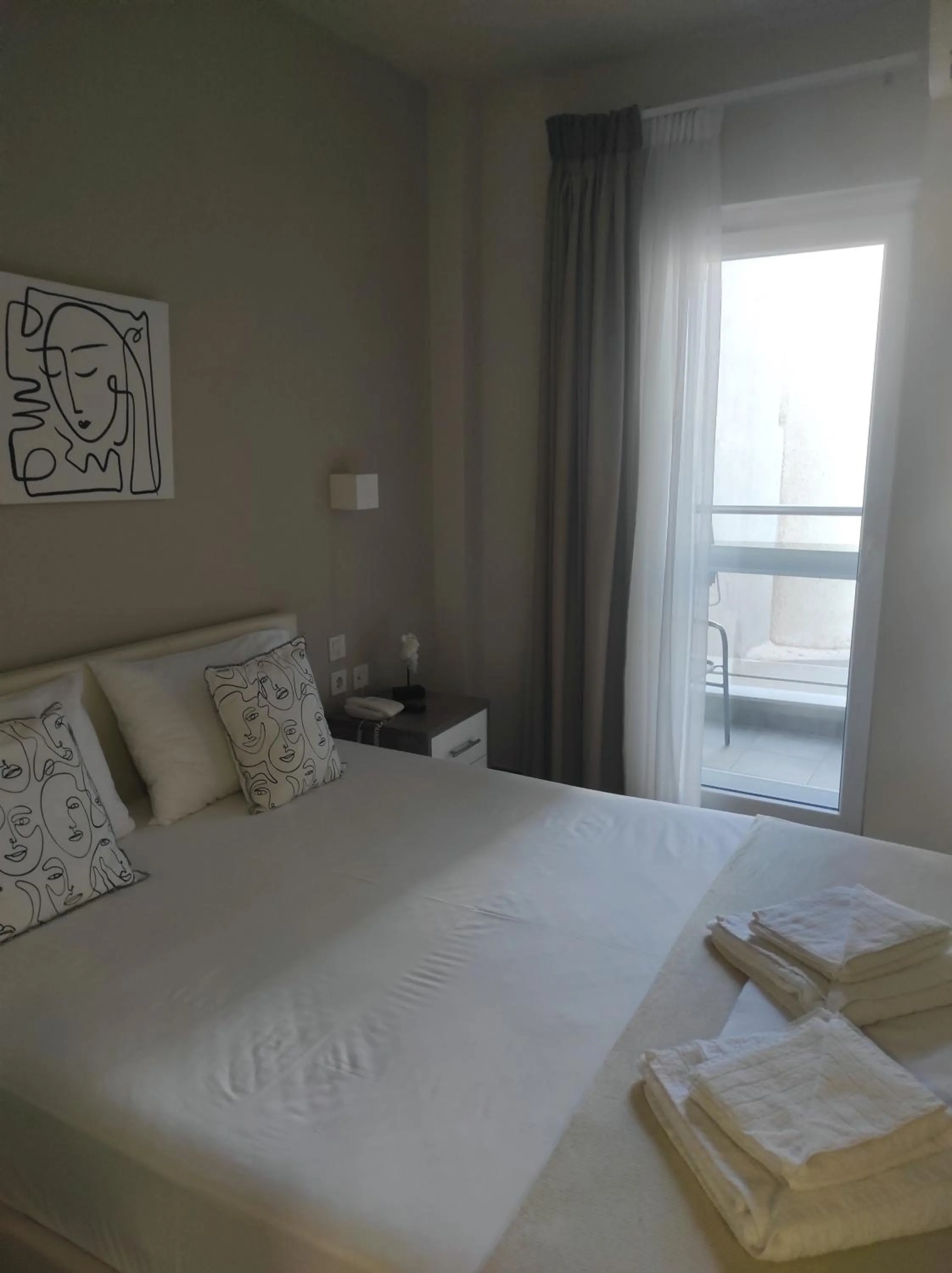 Property building, Bed in Dedis Apartment's