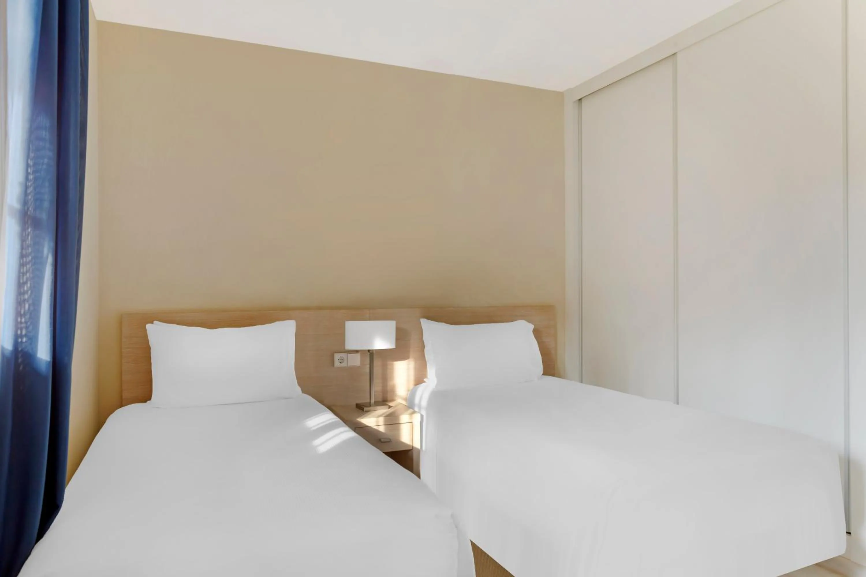 Bedroom, Bed in Los Amigos Beach Club