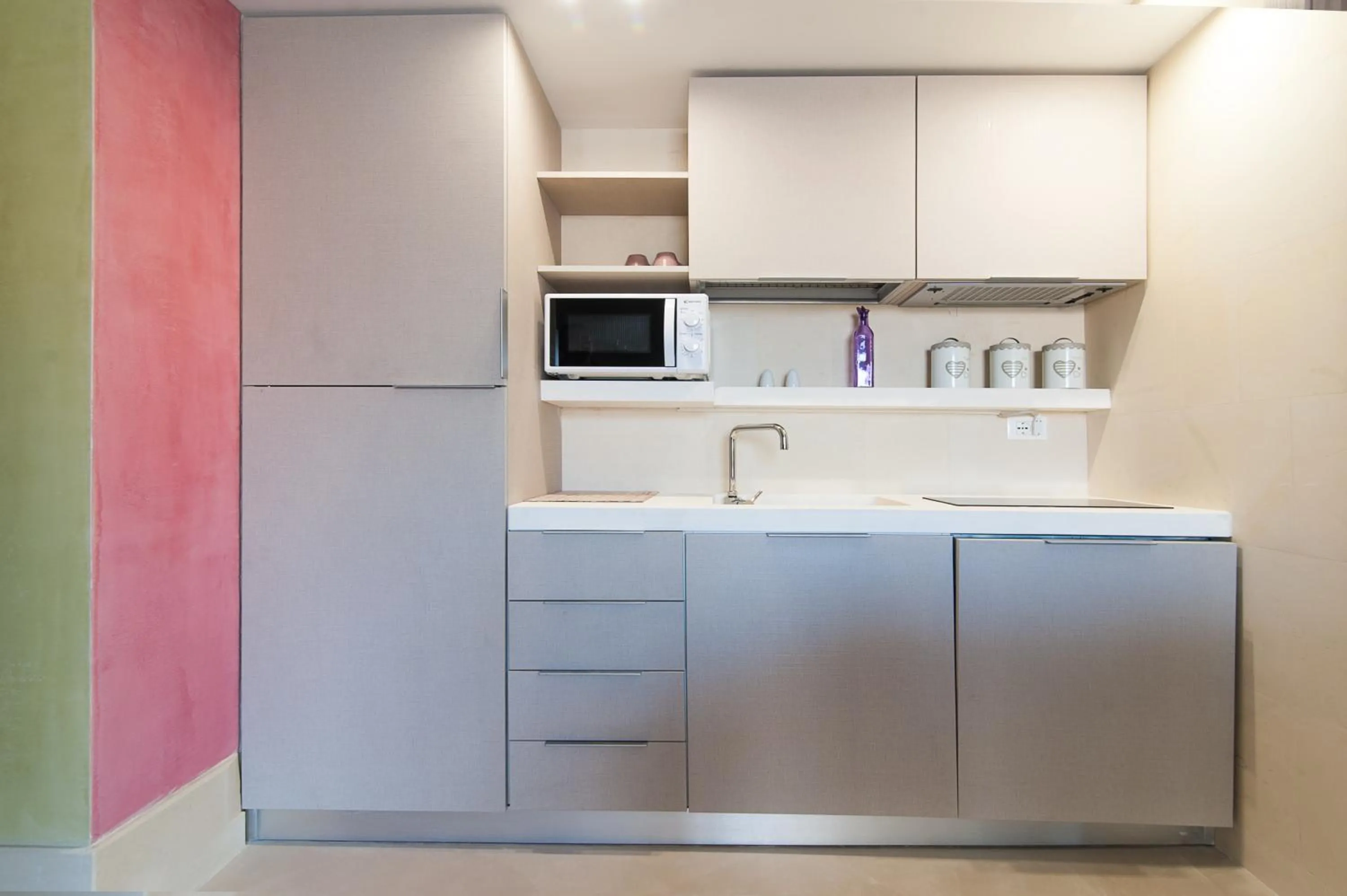 Kitchen or kitchenette in Bianco Mare