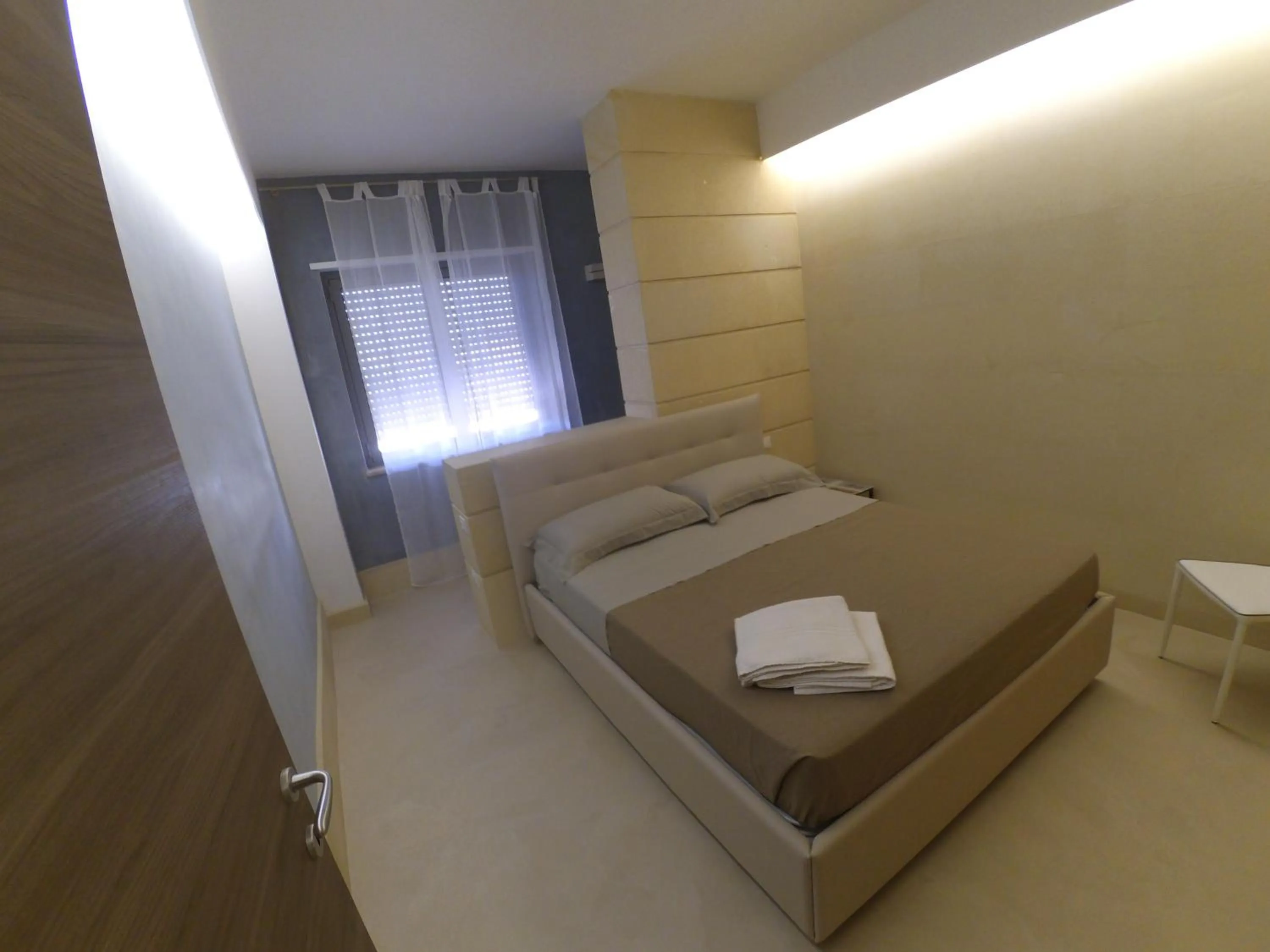 Bedroom, Bed in Bianco Mare