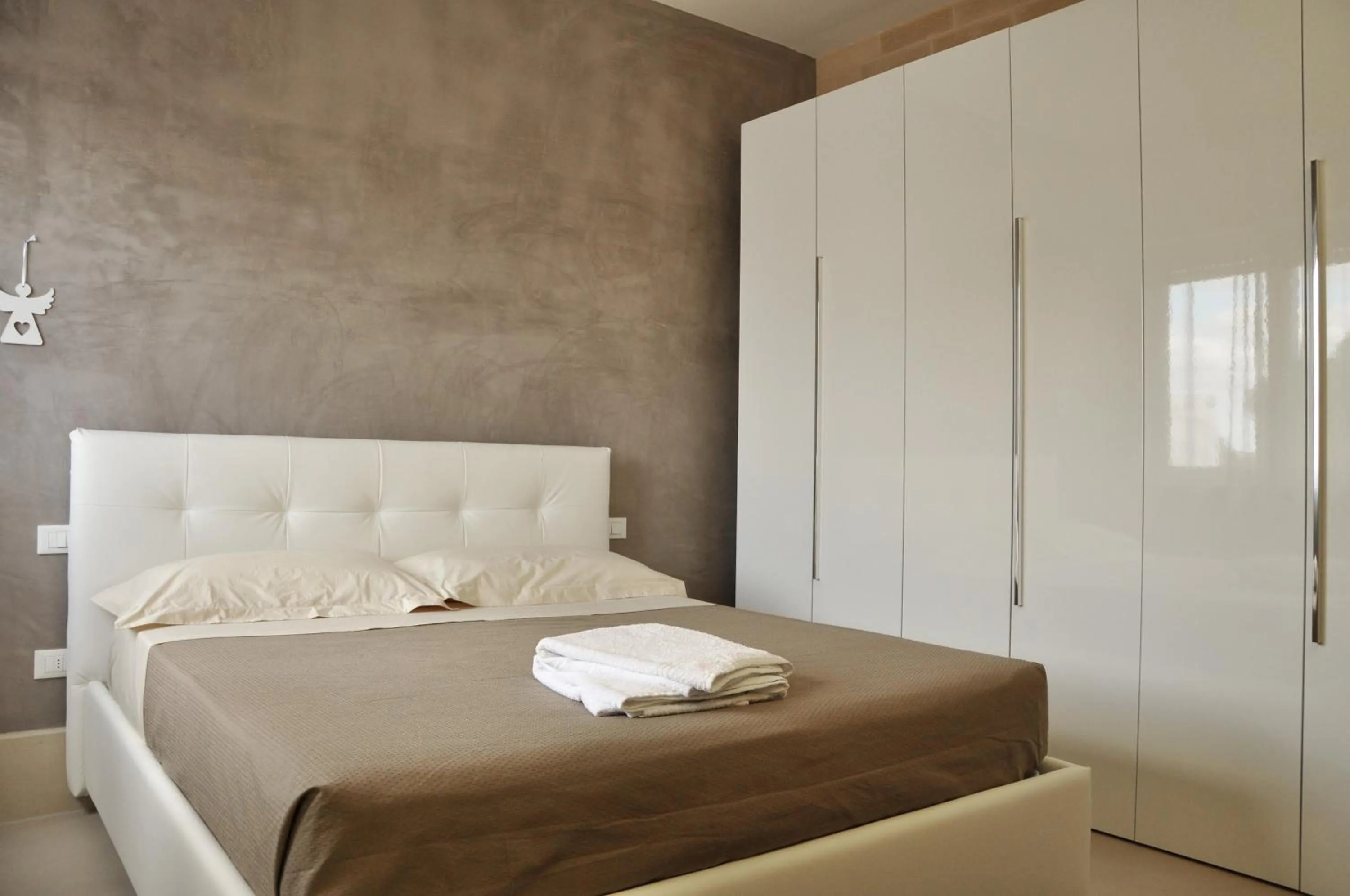 Bed in Bianco Mare