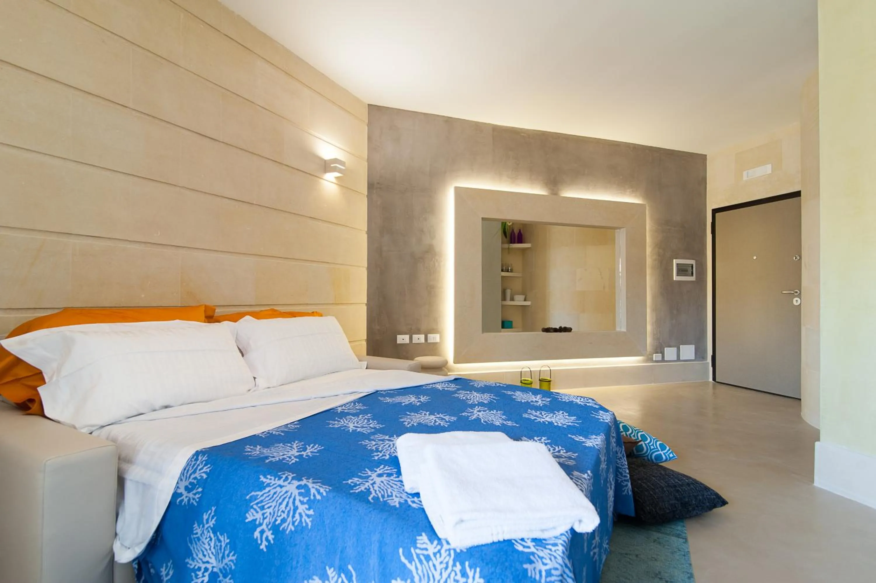 Bedroom, Bed in Bianco Mare