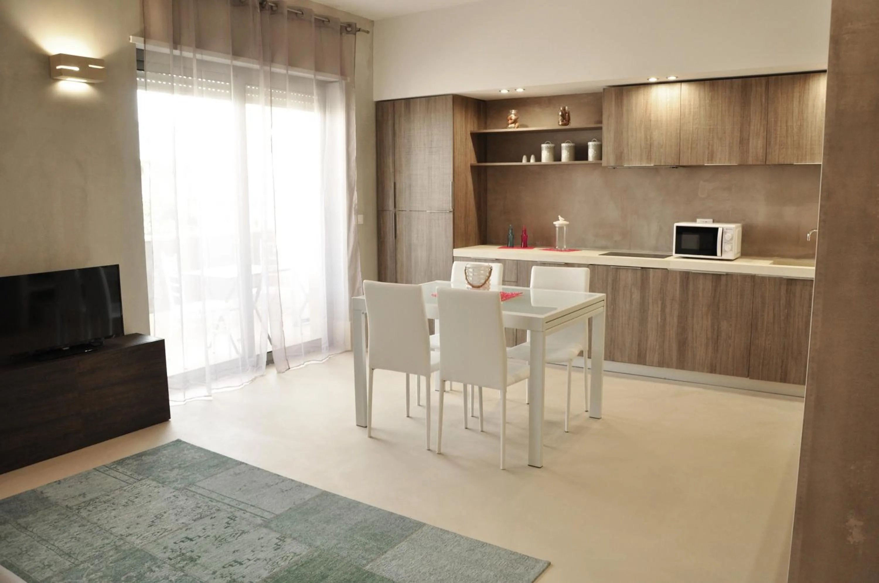 Kitchen or kitchenette in Bianco Mare