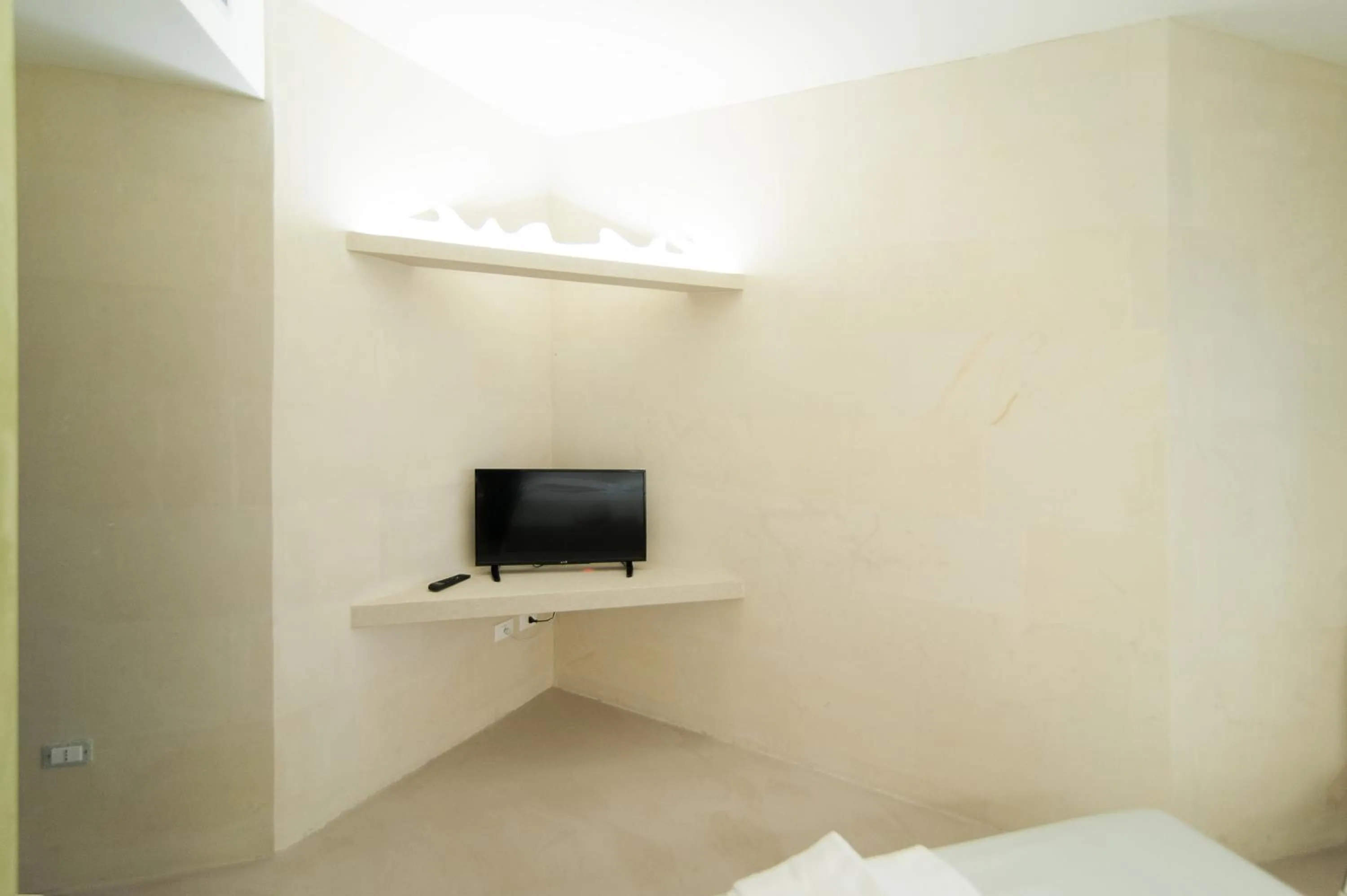 Decorative detail, Bed in Bianco Mare
