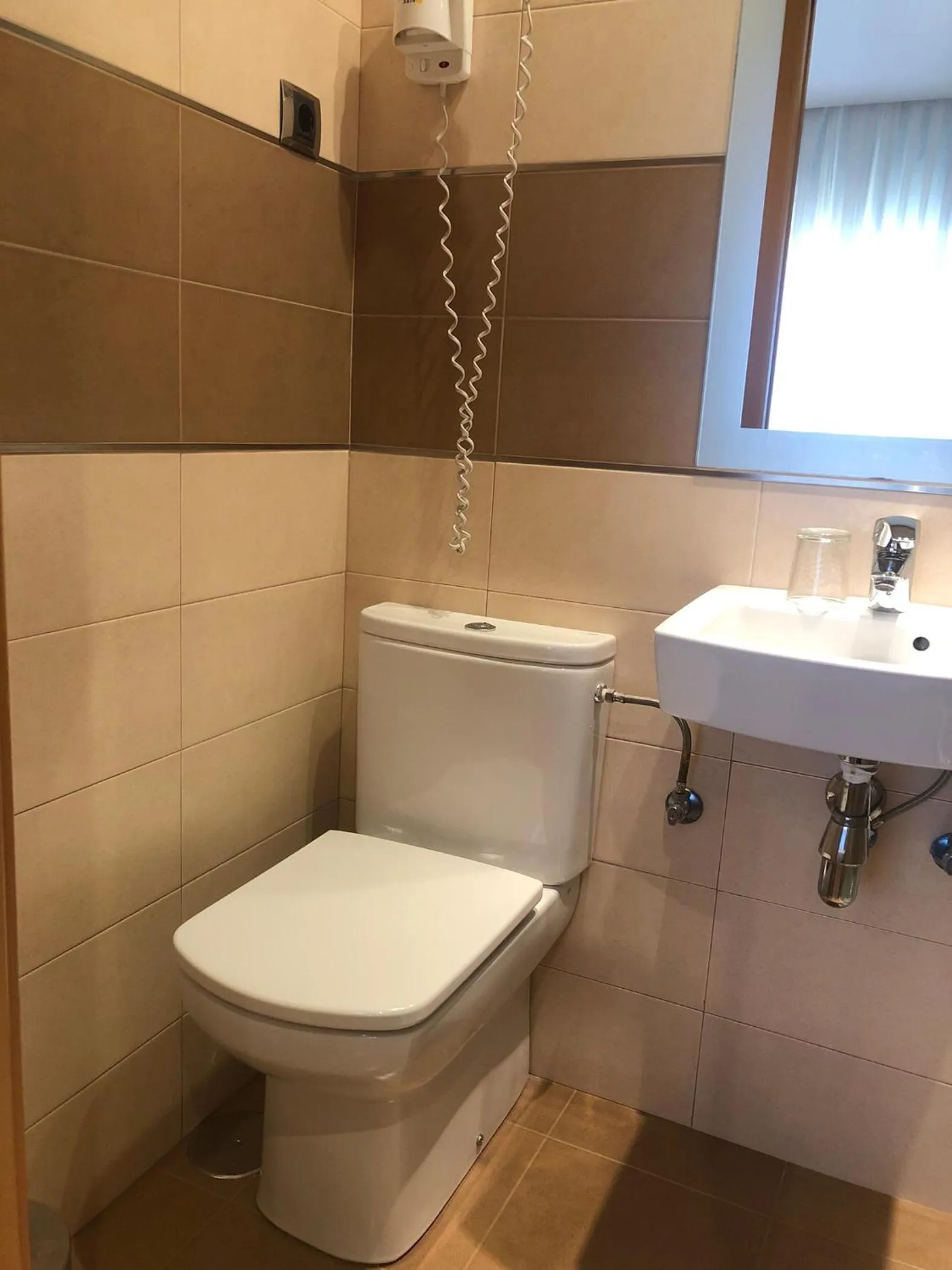 Bathroom in Hostal Abami II