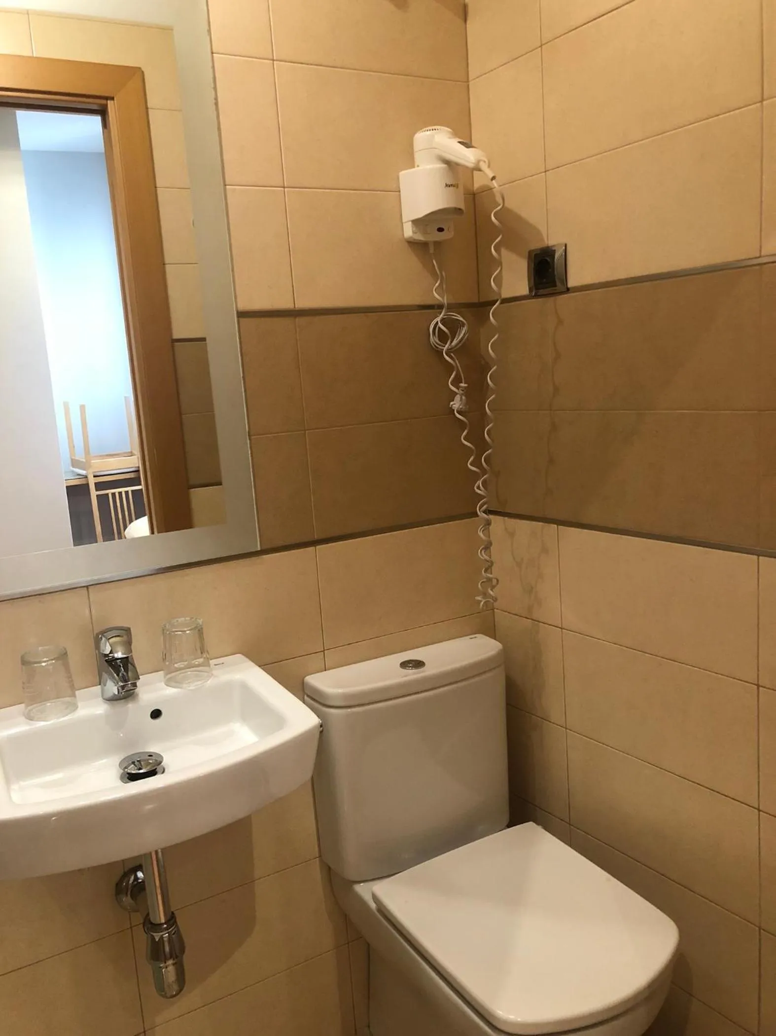 Shower in Hostal Abami II