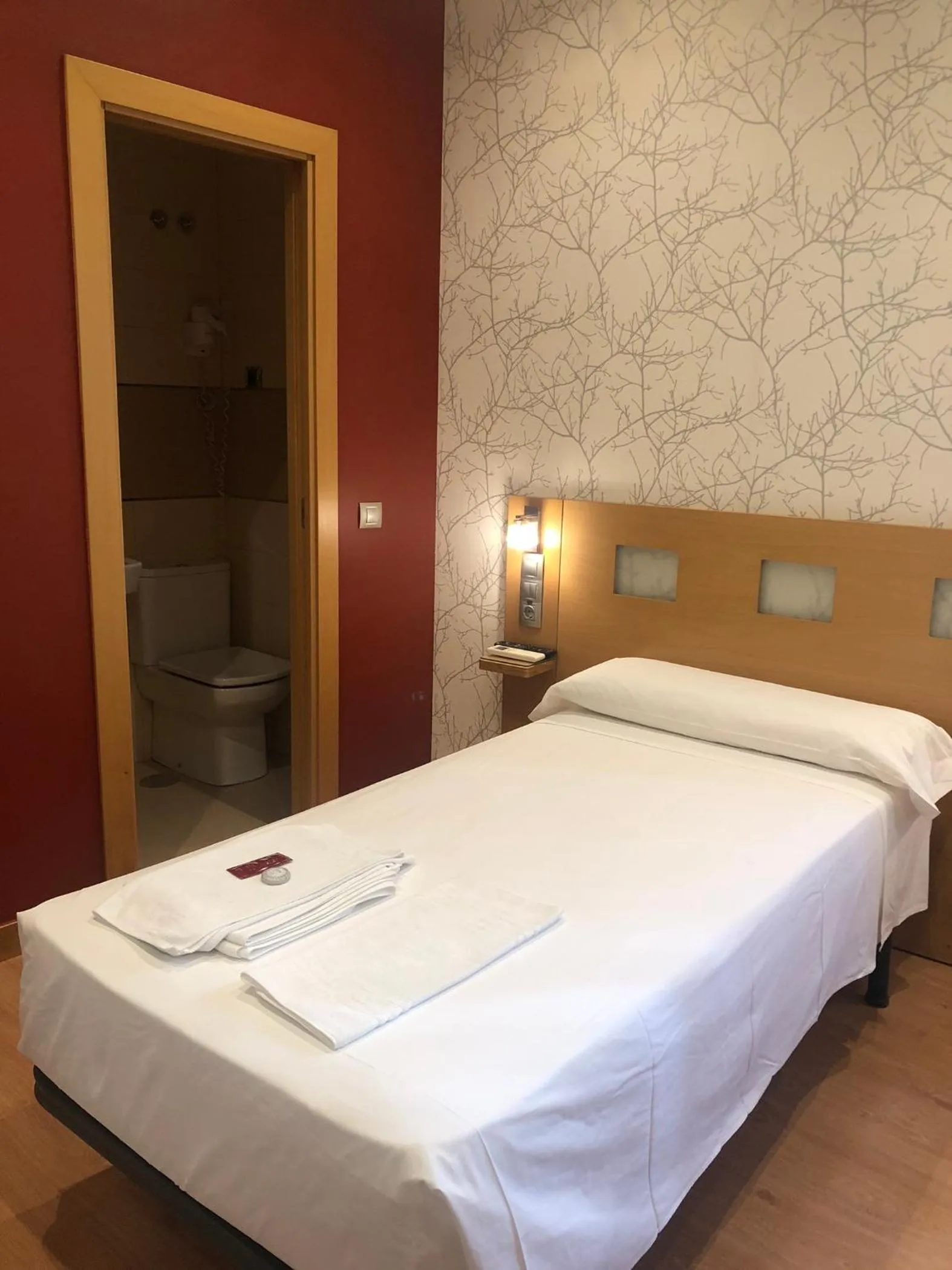 Bedroom, Bed in Hostal Abami II