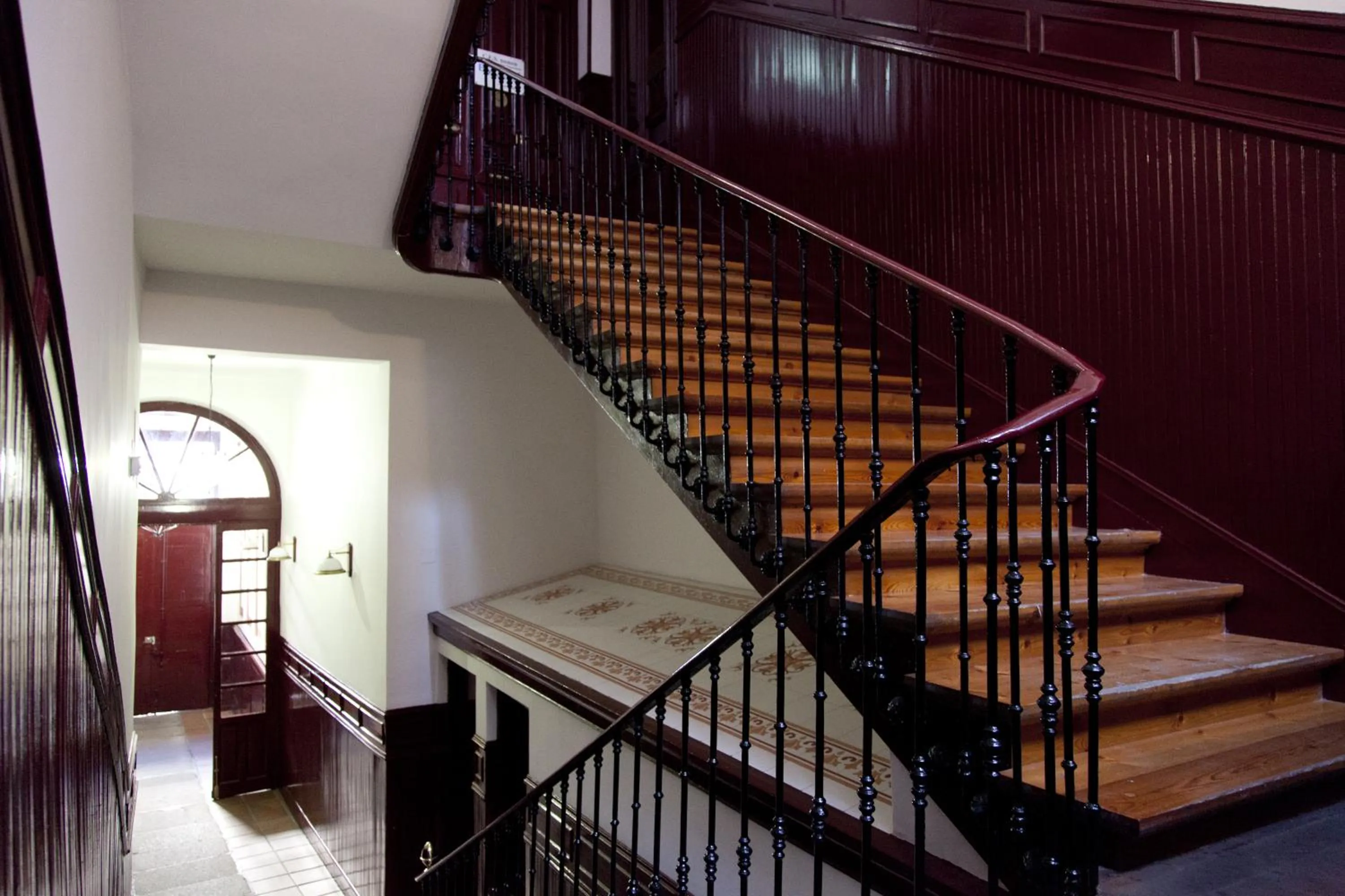 Property building in Hostal Abami II