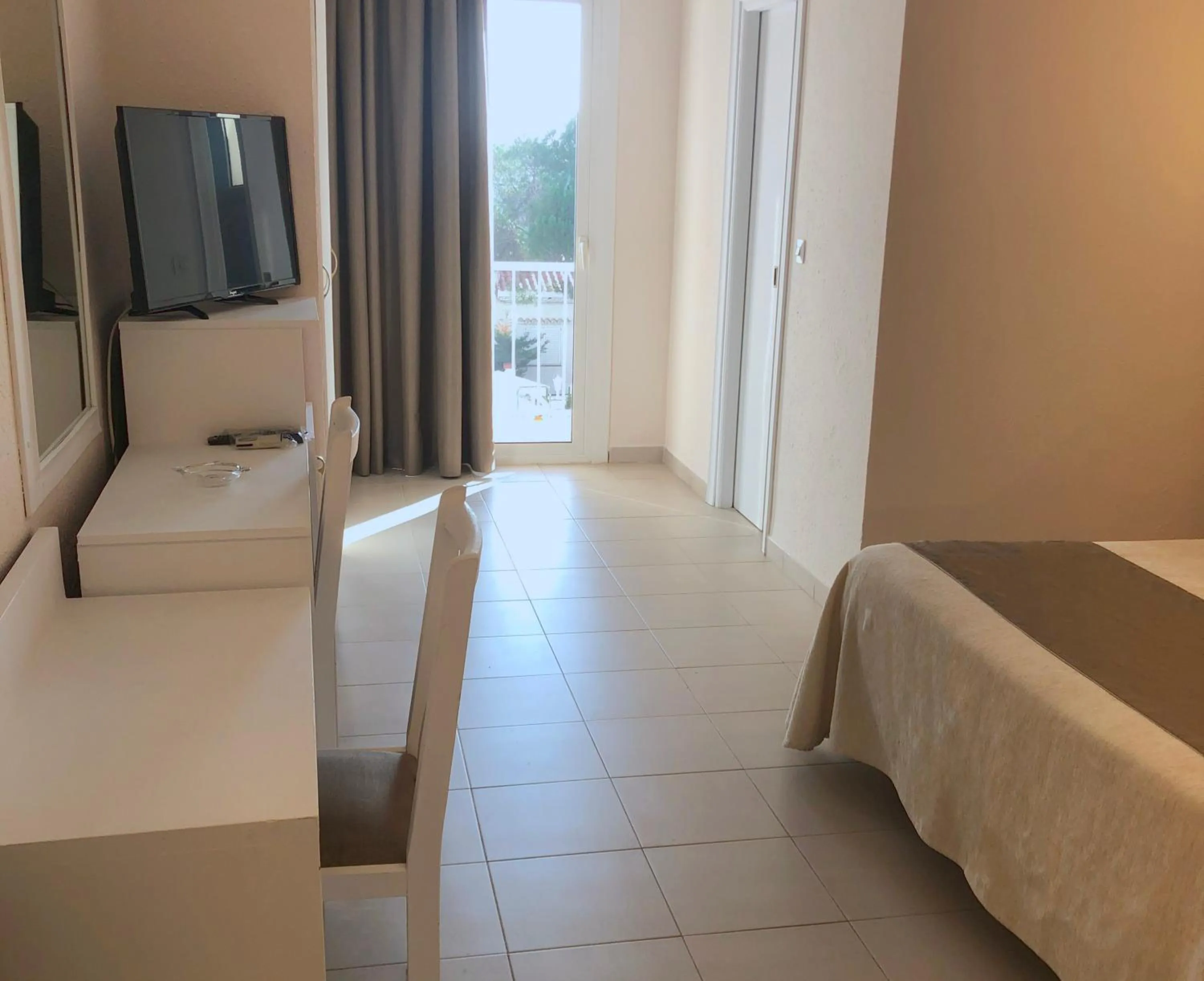 Photo of the whole room, Bed in Hotel Medium Claramar