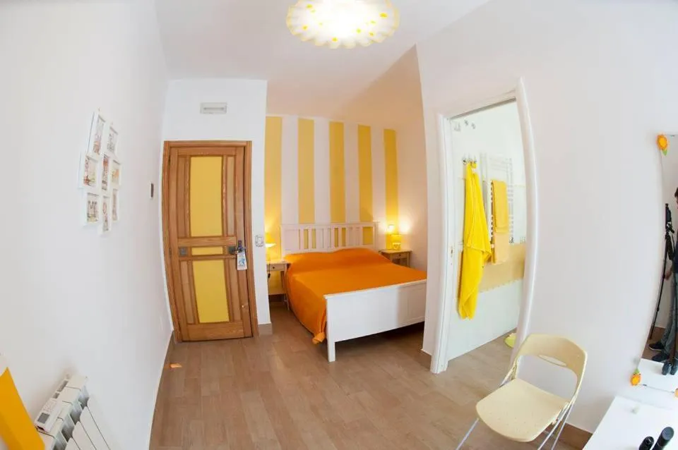 Photo of the whole room, Bed in O' Paese E Masaniello