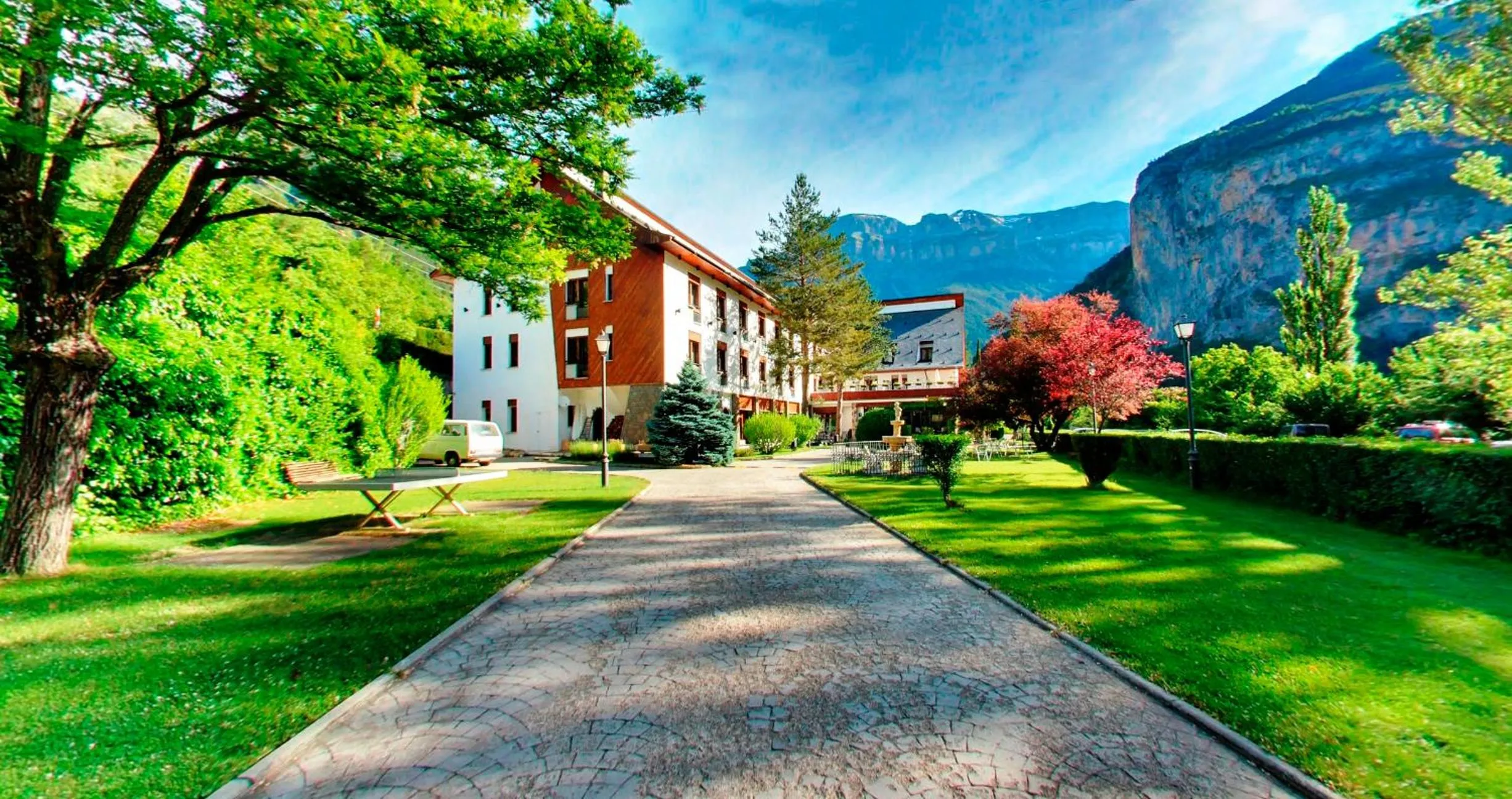 Property building in Silken Ordesa