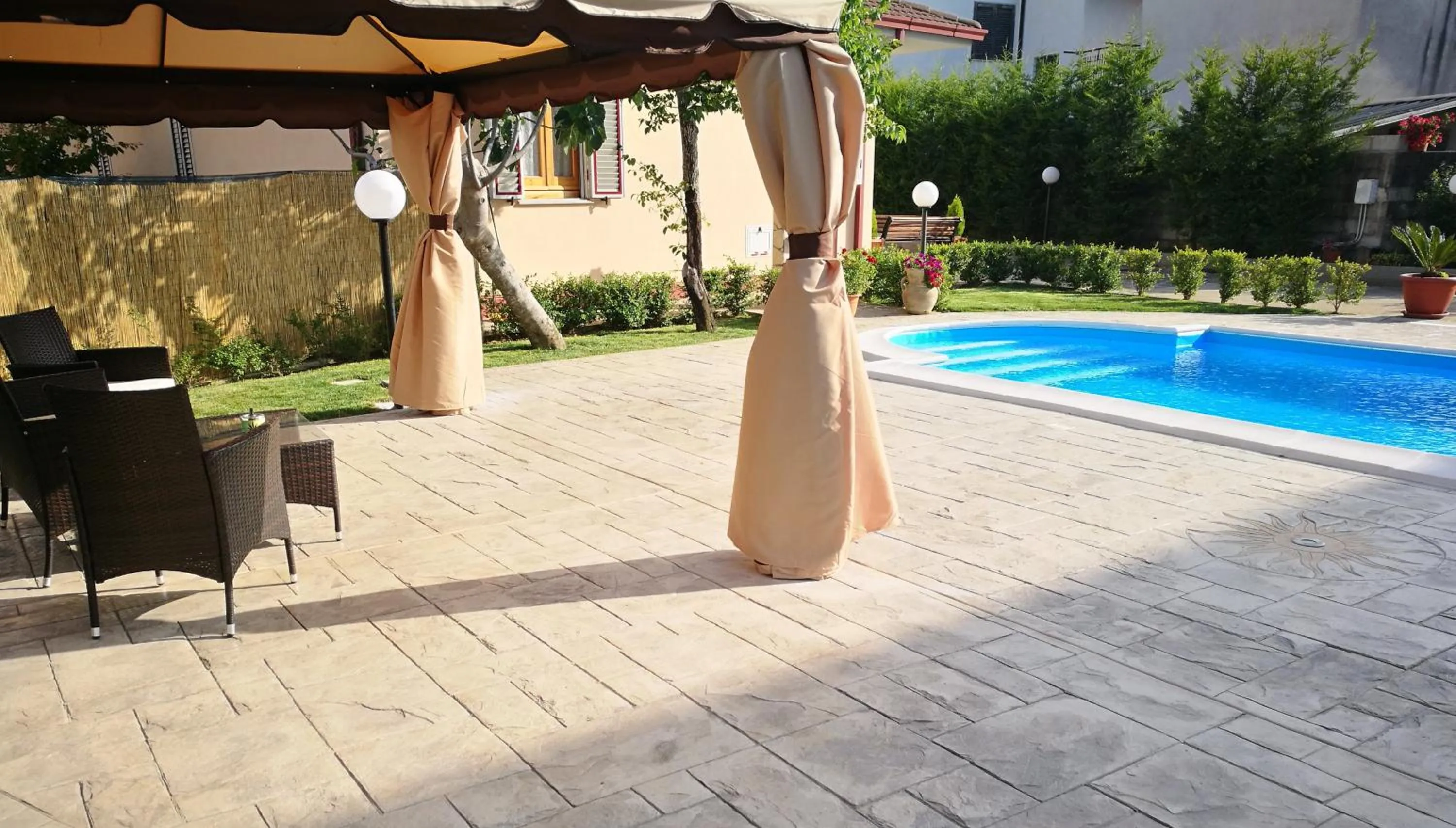 Swimming pool in La Residenza del Marchesato