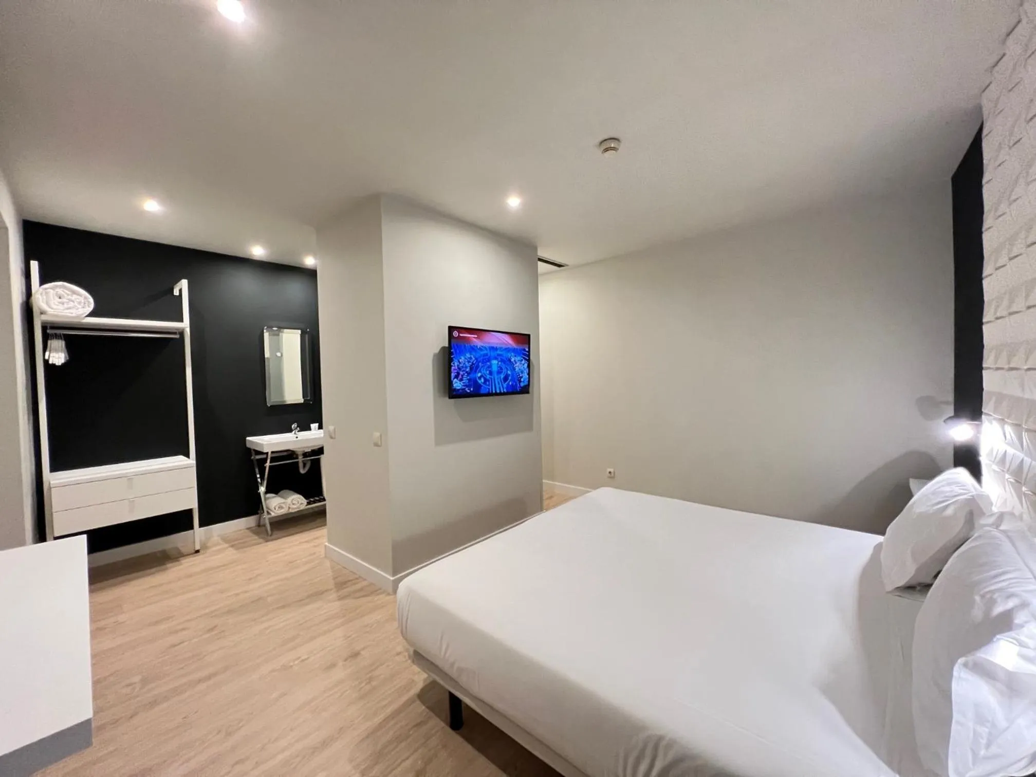 Photo of the whole room, Bed in URBANSEA Atocha 113