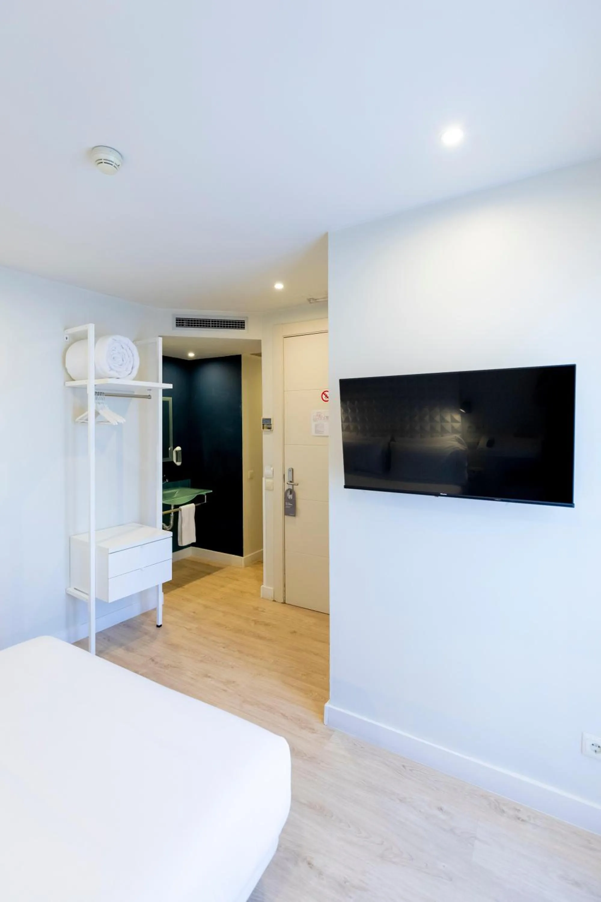 Photo of the whole room, Bed in URBANSEA Atocha 113