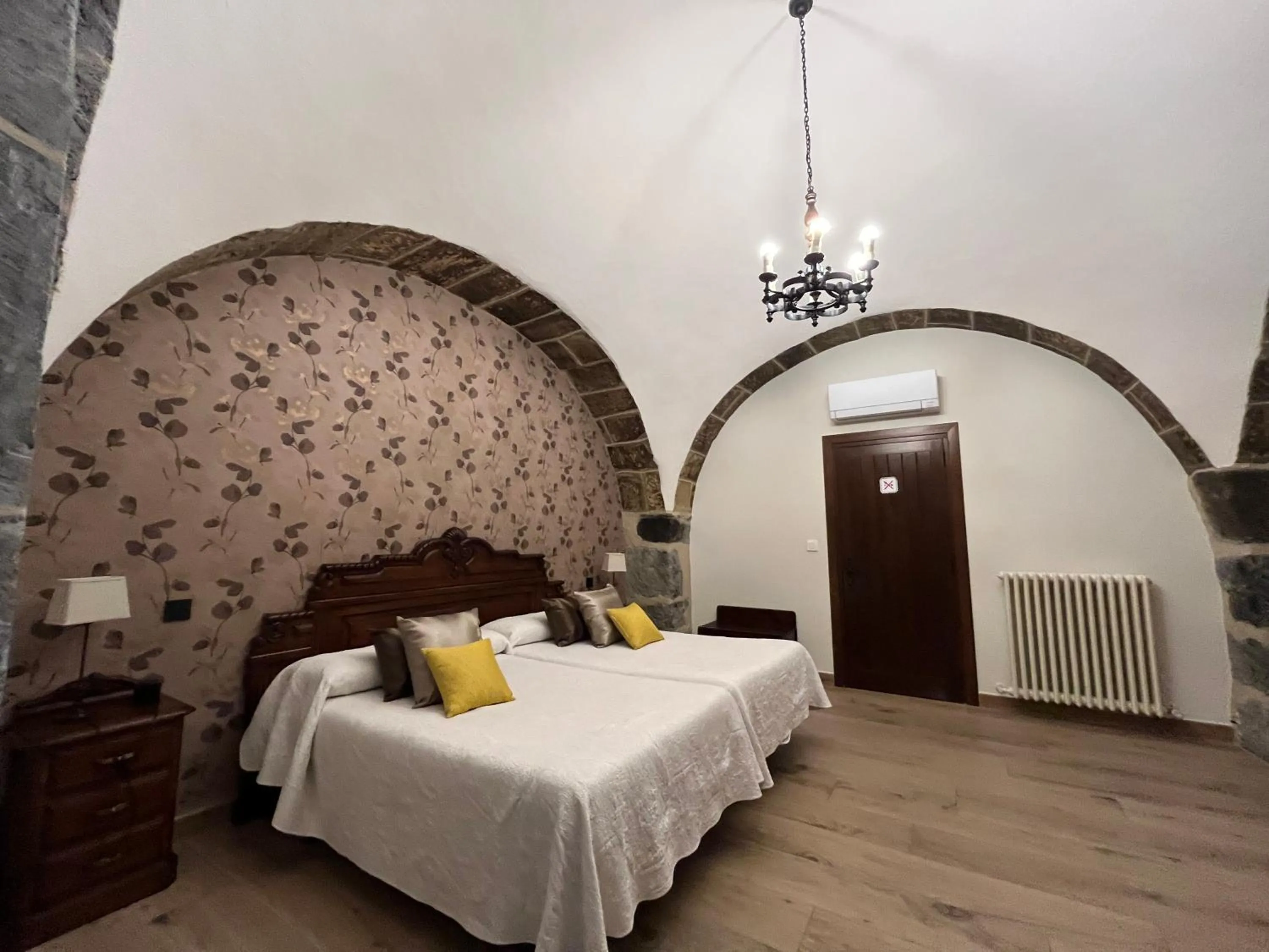 Bed in Hotel Larrañaga