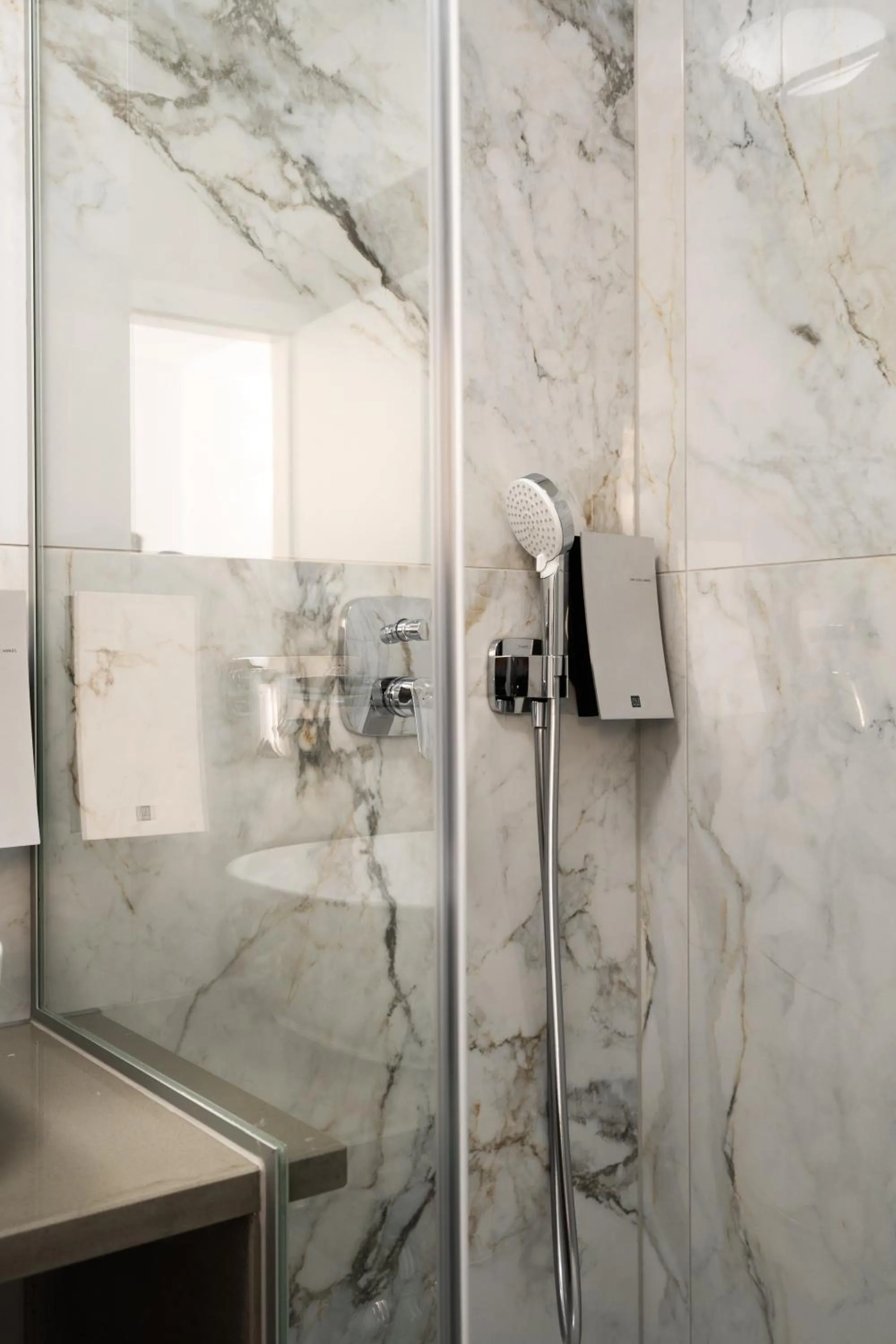 Shower in Hotel Alkar