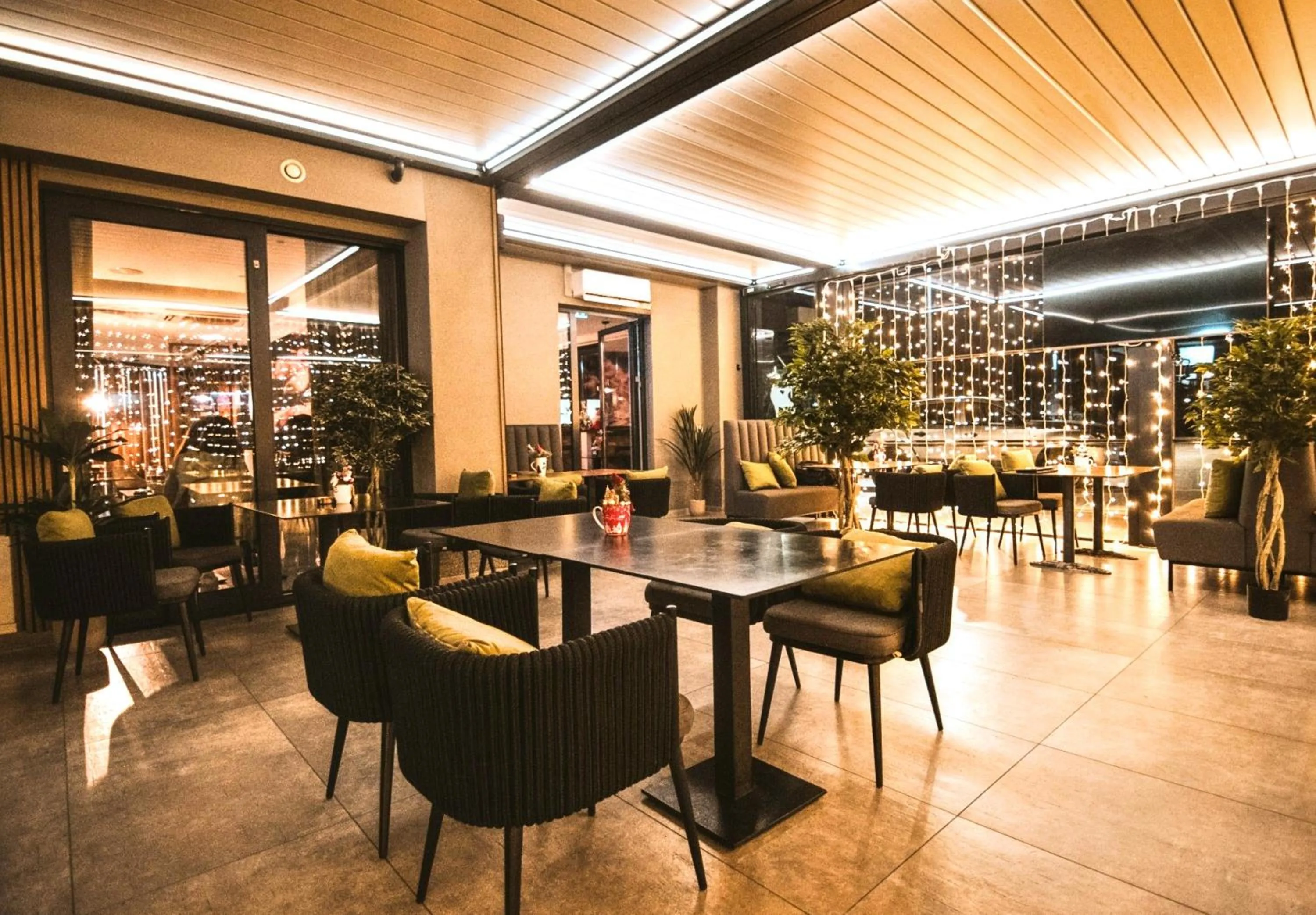 Restaurant/places to eat in Hotel Alkar