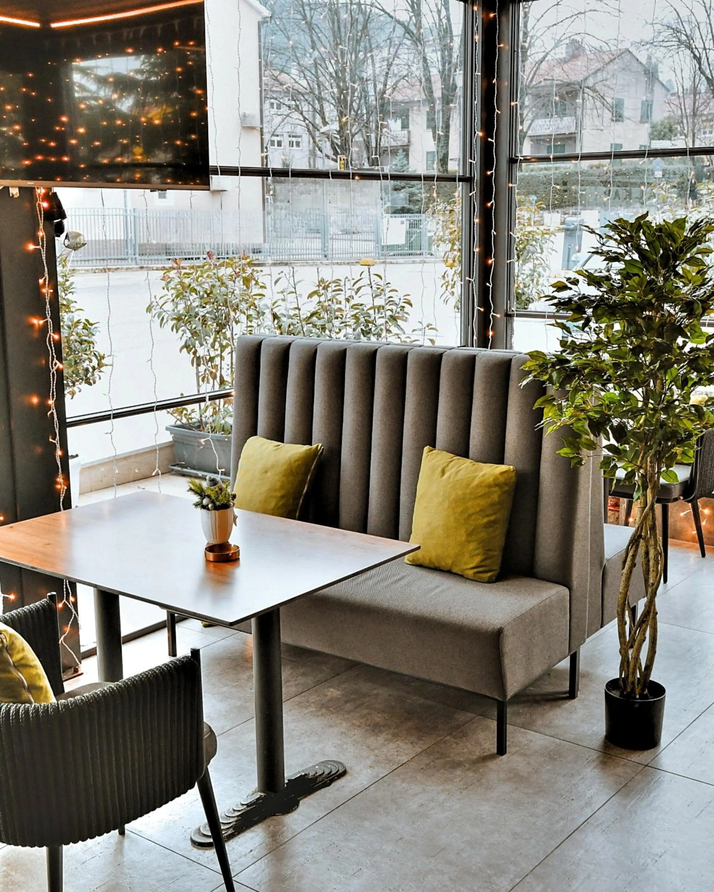 Restaurant/places to eat in Hotel Alkar