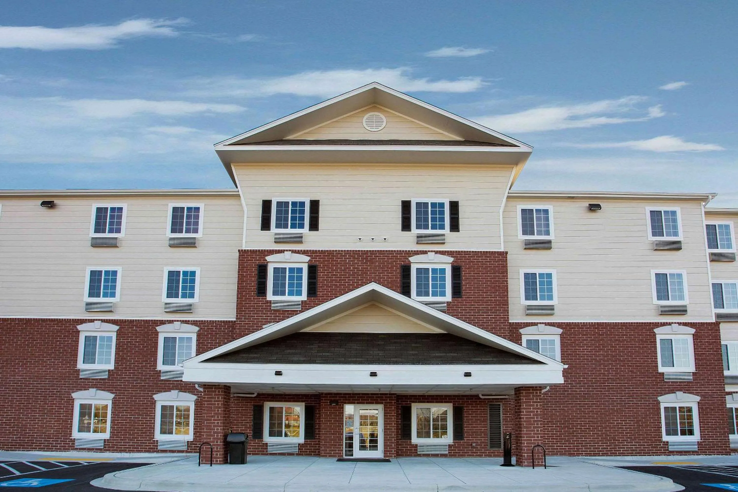 Property building in WoodSpring Suites Frederick I-70
