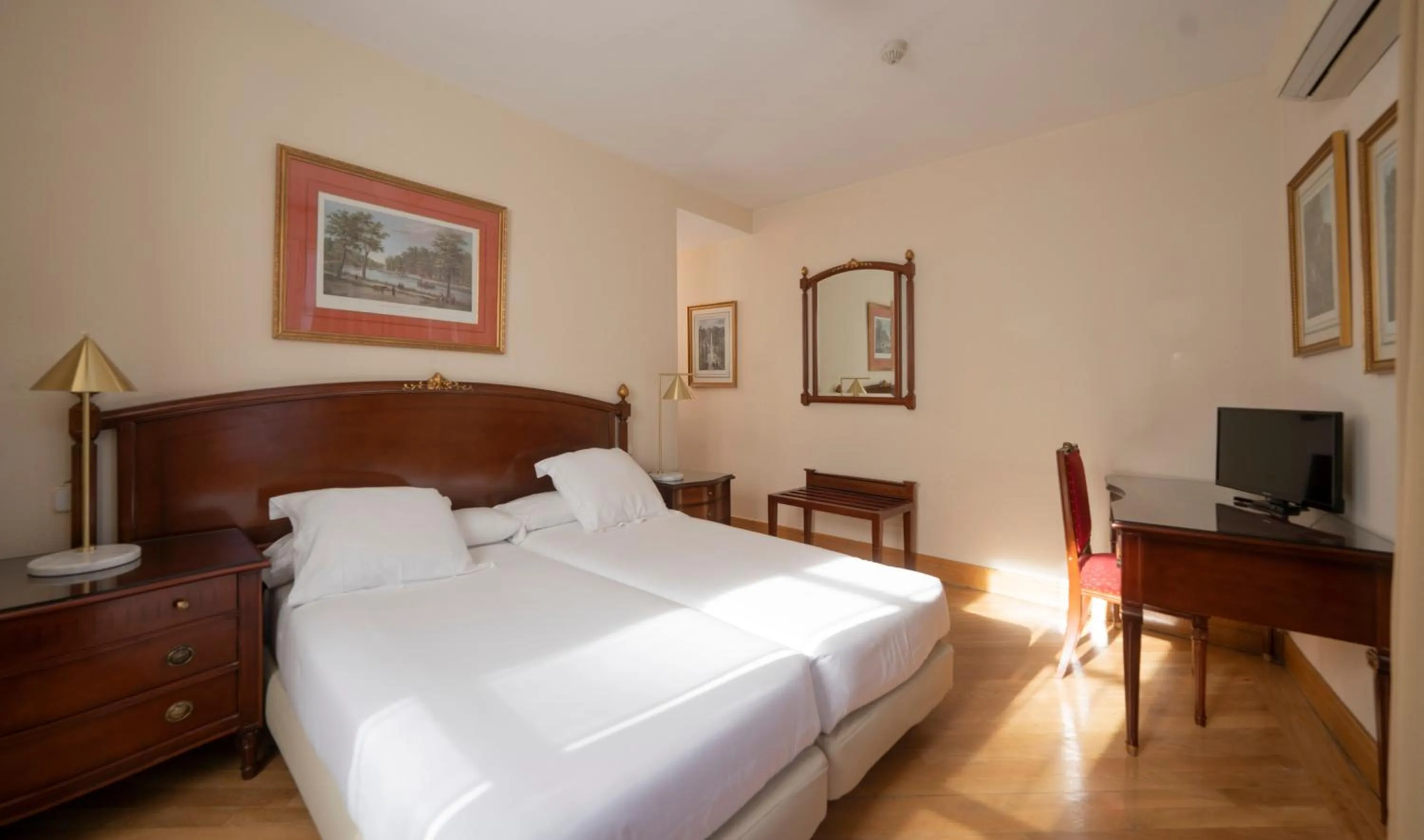 Bed in Miranda & Suizo