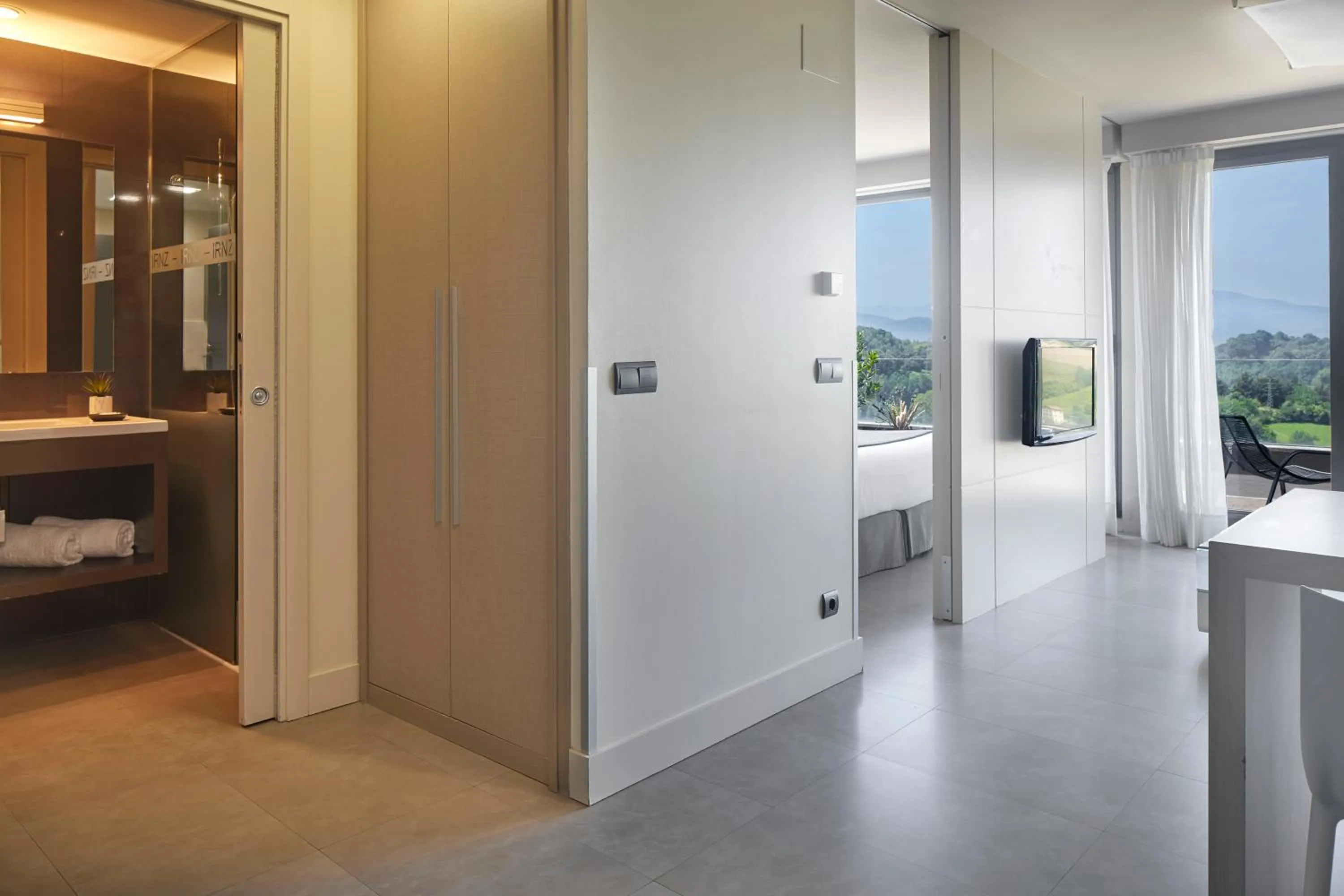 TV and multimedia in Irenaz Resort Apartamentos