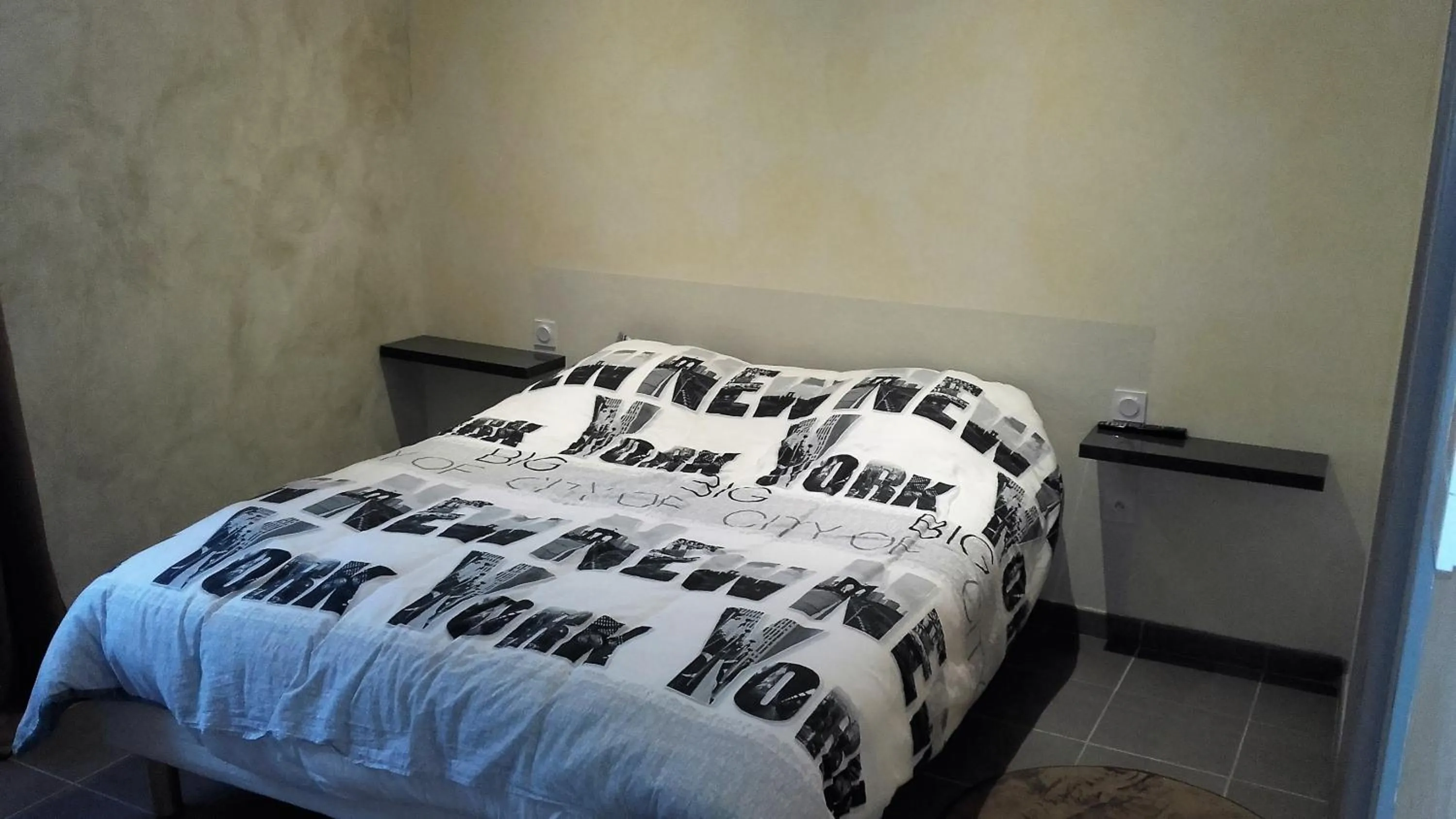 Bed in Chambres d'Hôtes du Villaret