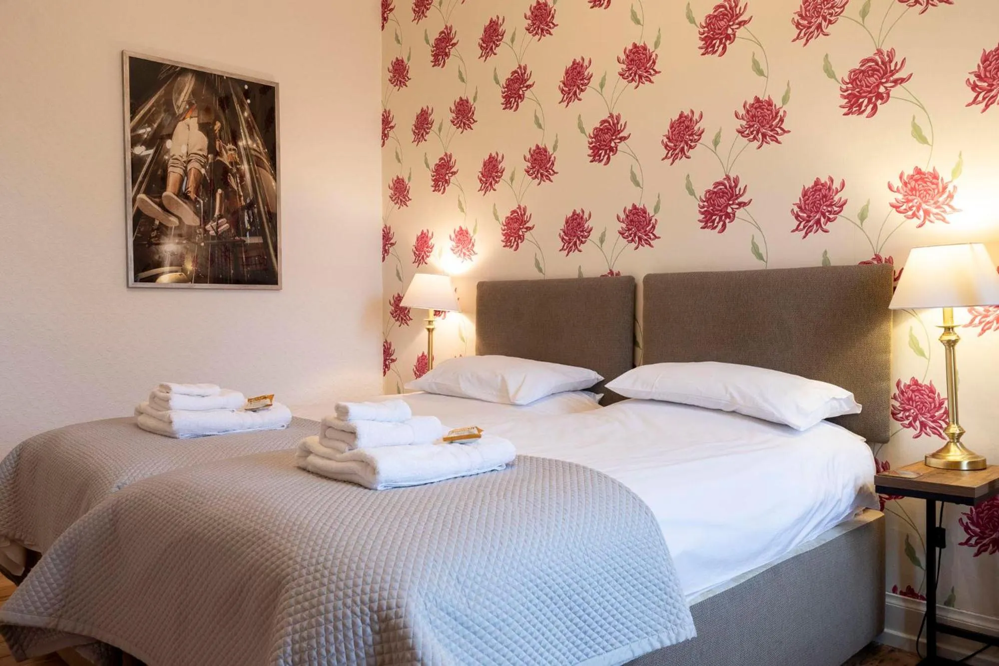 Photo of the whole room, Bed in Cawdor House B&B