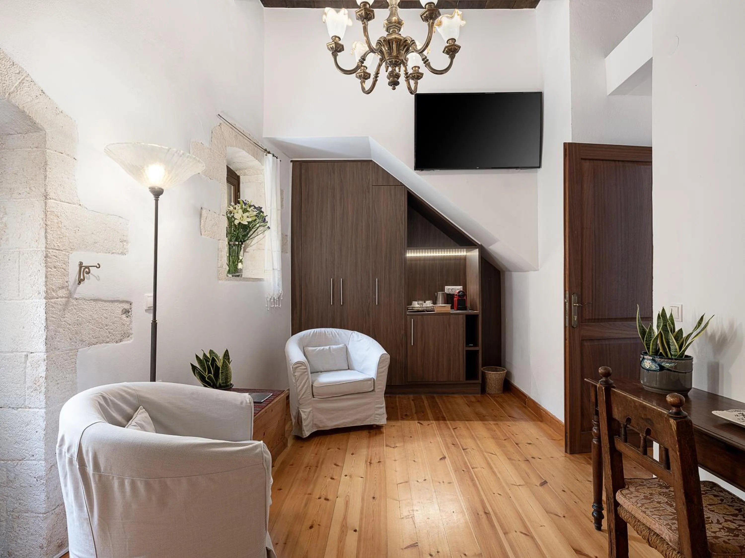 TV and multimedia, Bed in Venetian Palace Chania