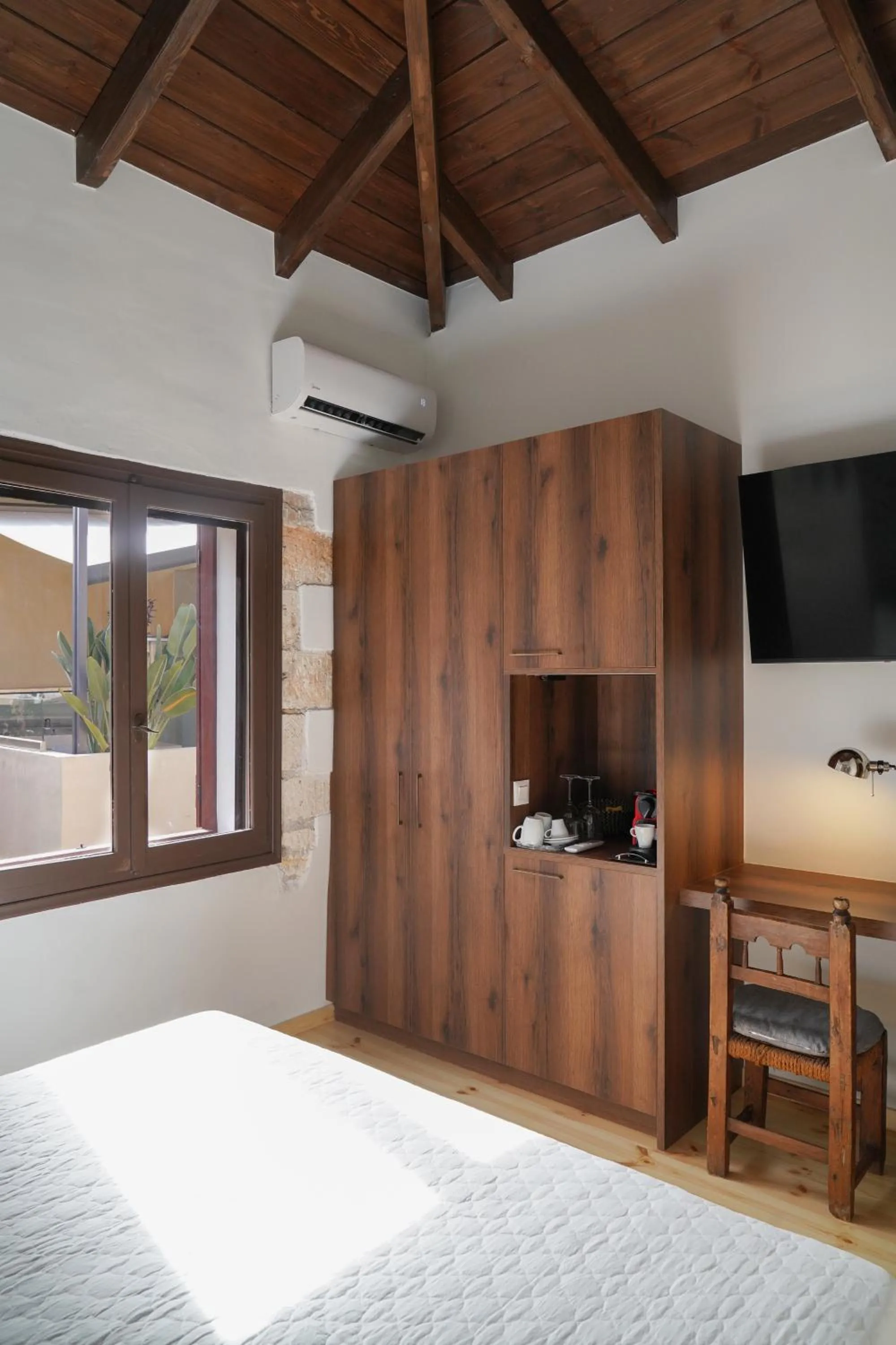 TV and multimedia, Bed in Venetian Palace Chania