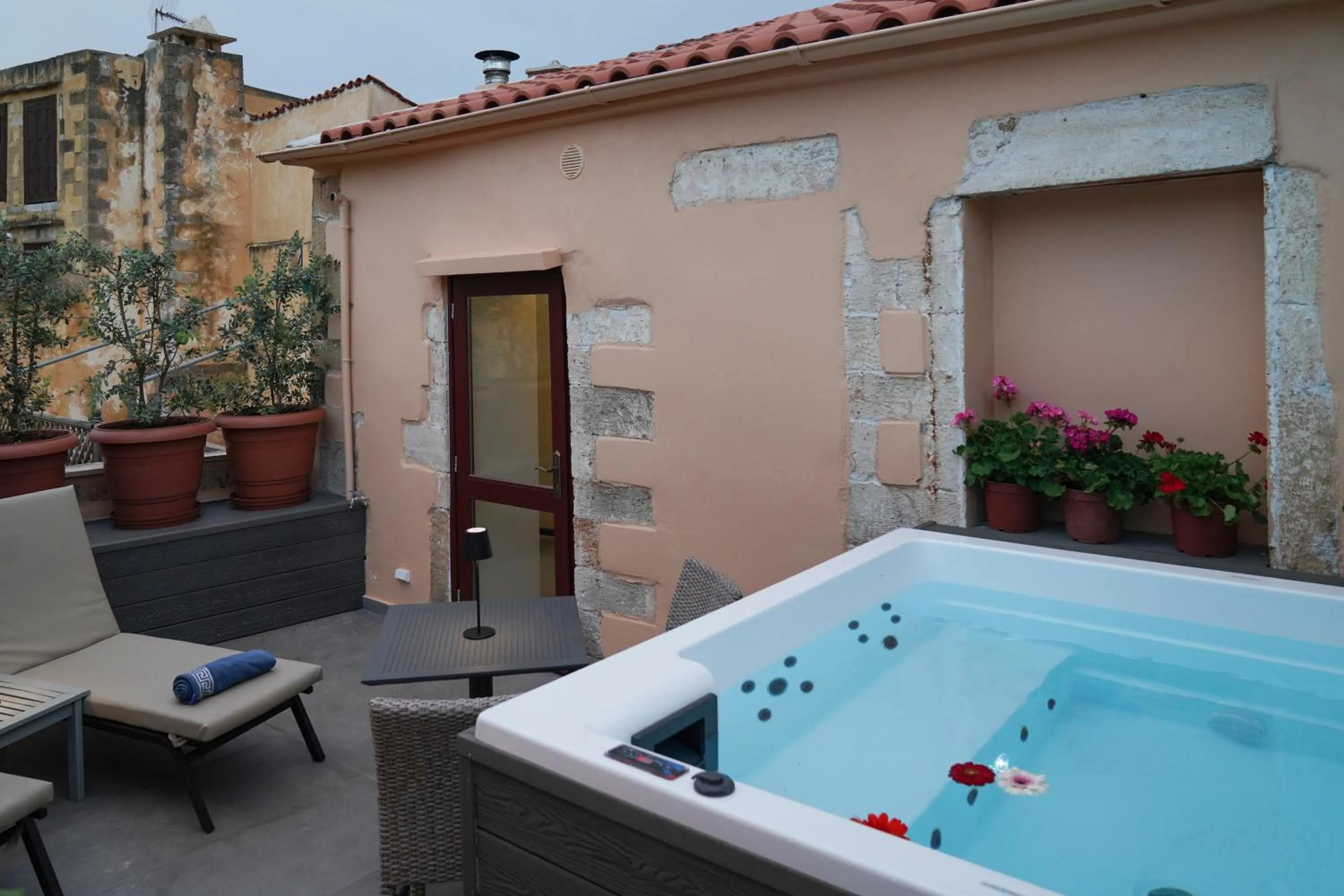 Hot Tub in Venetian Palace Chania