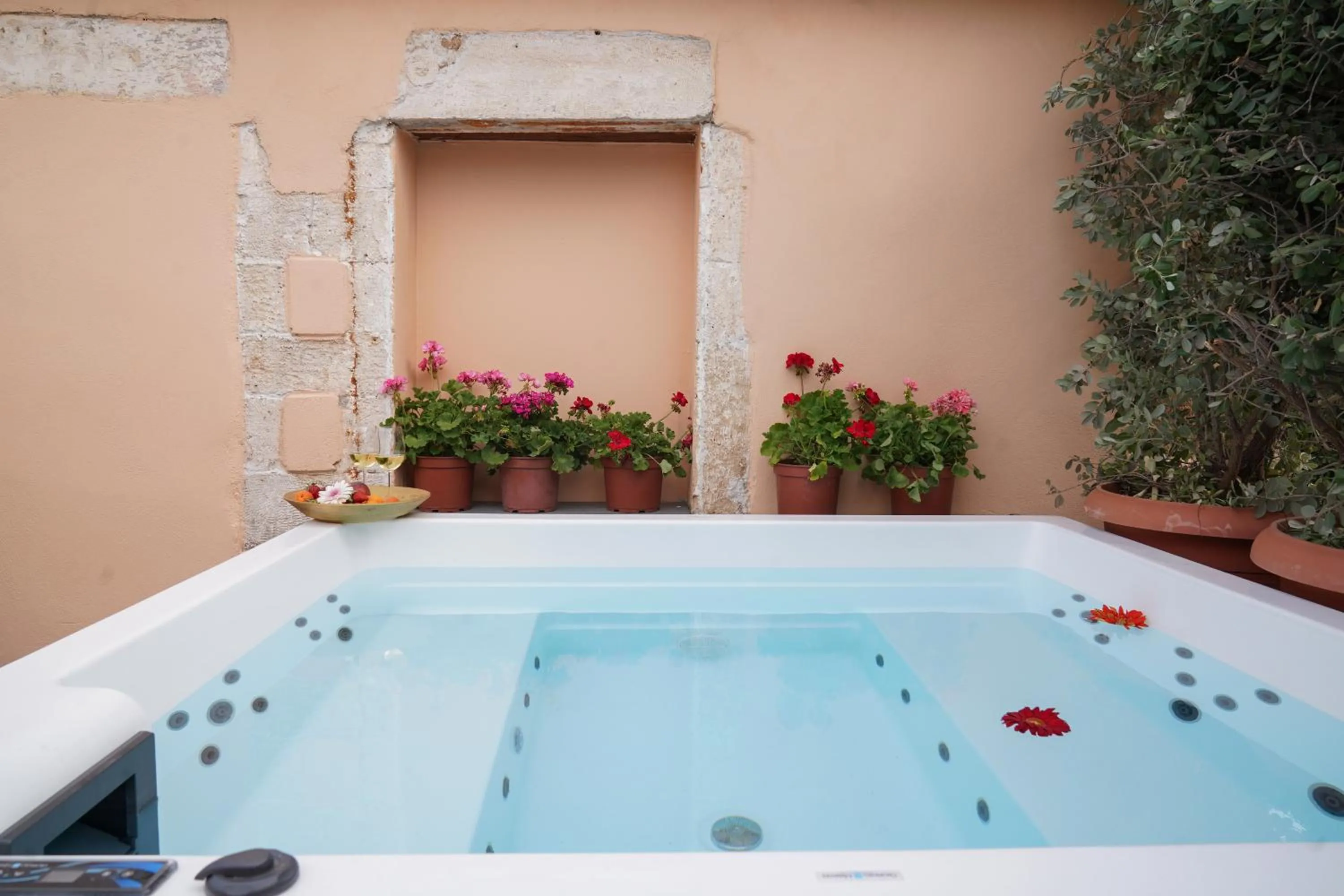 Hot Tub in Venetian Palace Chania