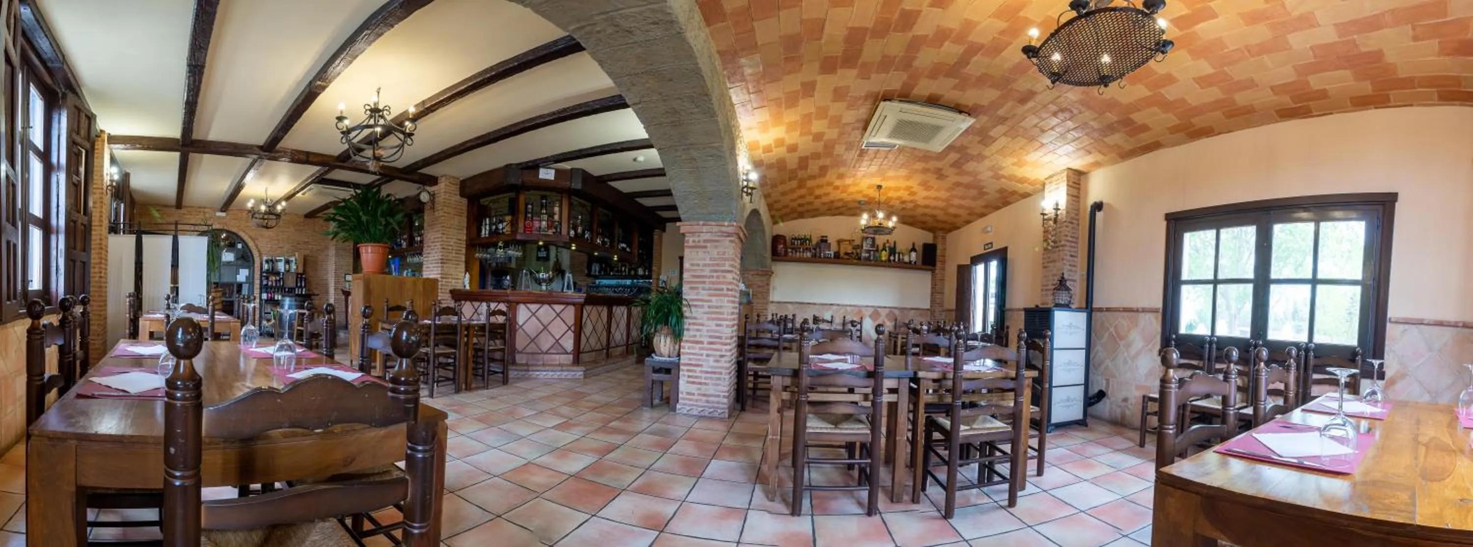 Restaurant/places to eat in Hosteria Tierrallana by Juypehotel