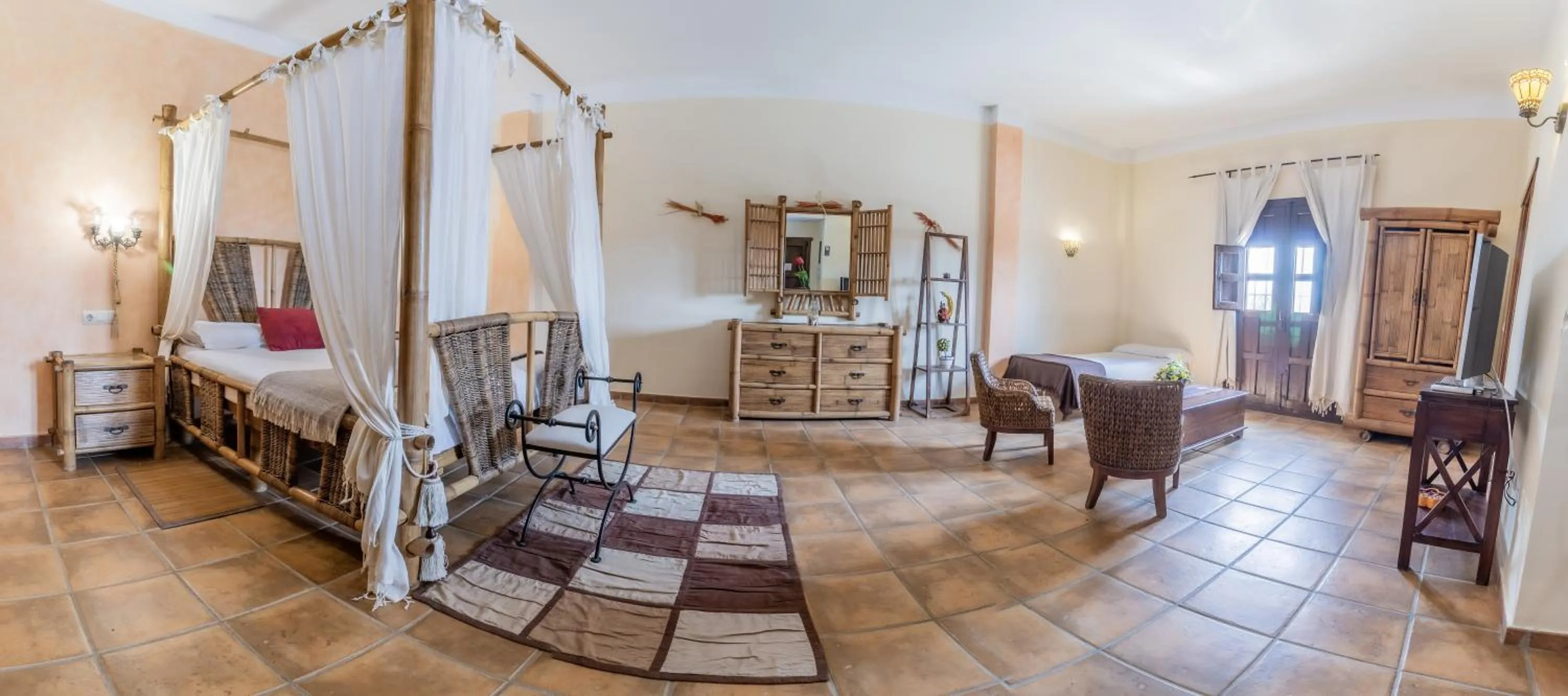 Photo of the whole room, Bed in Hosteria Tierrallana by Juypehotel