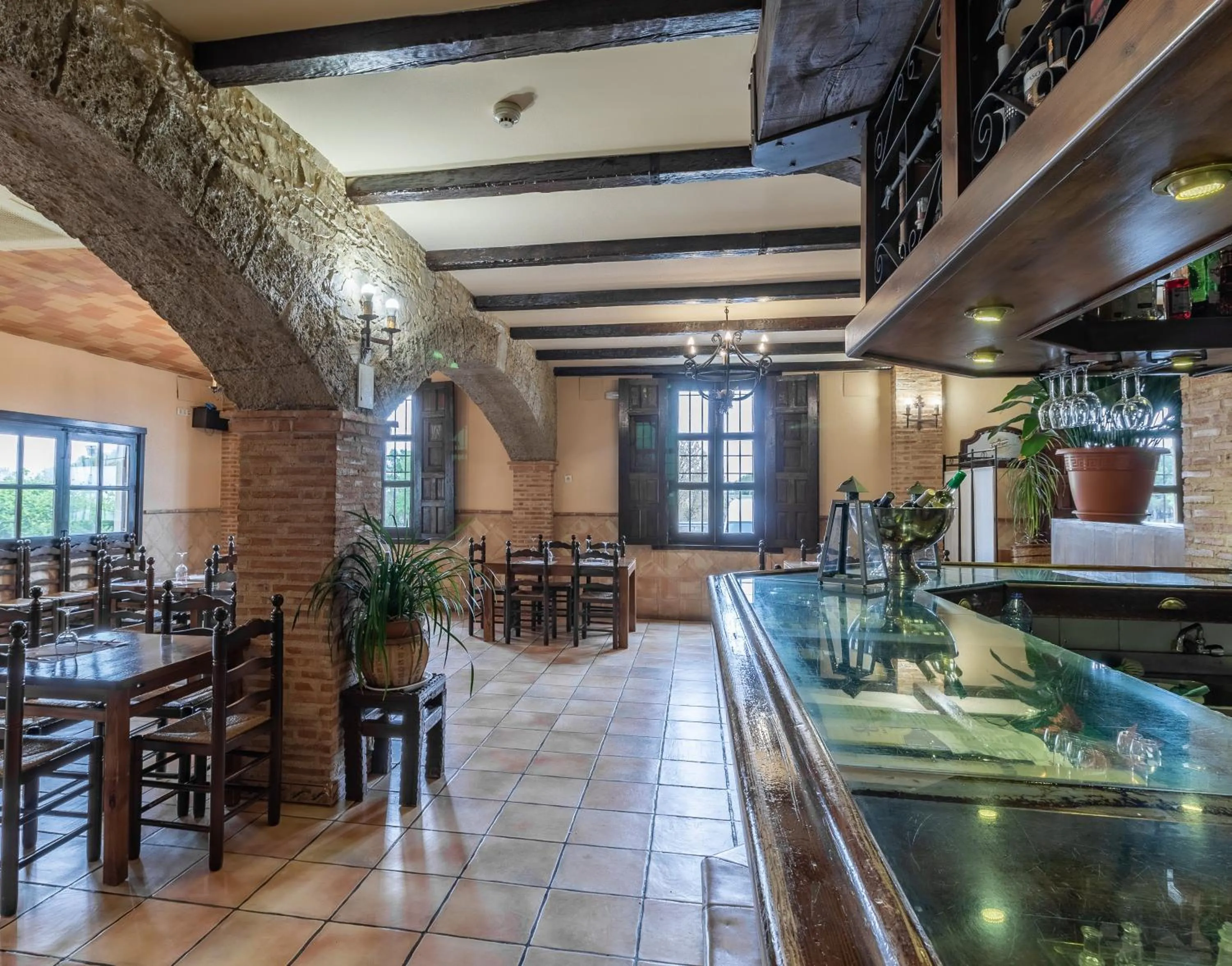 Restaurant/places to eat in Hosteria Tierrallana by Juypehotel