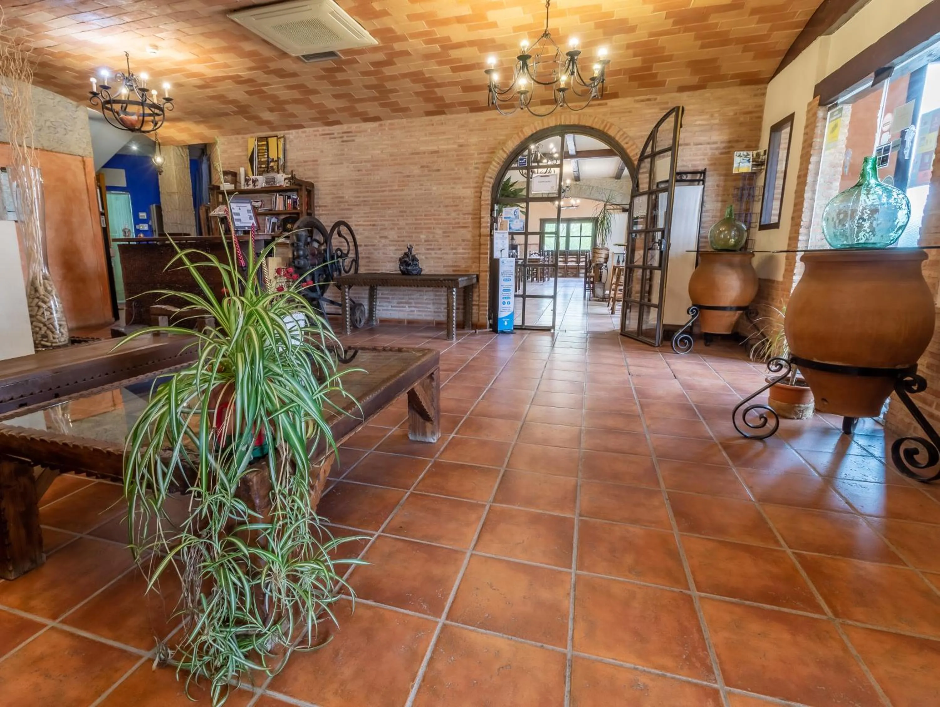 Living room in Hosteria Tierrallana by Juypehotel