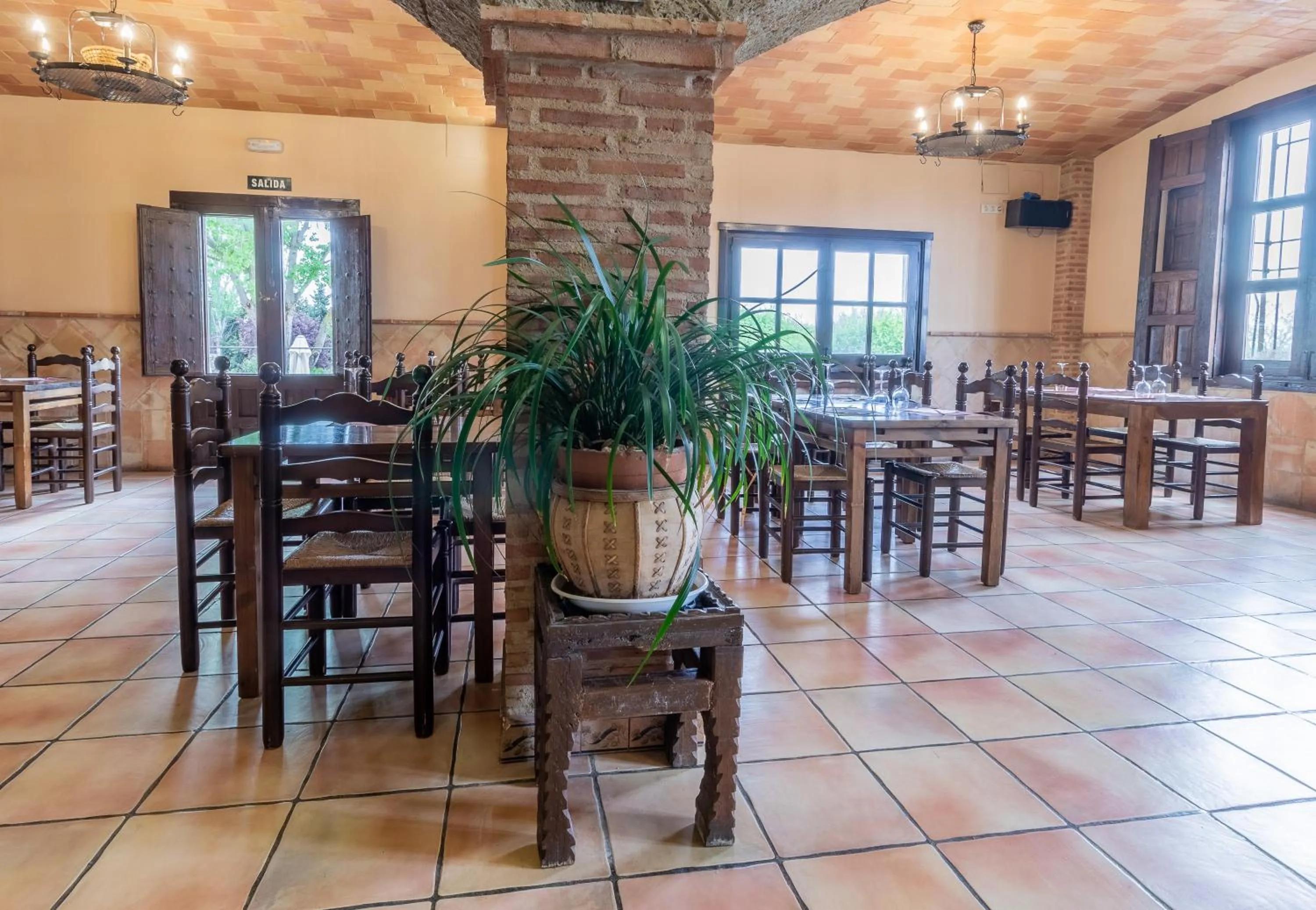 Restaurant/places to eat in Hosteria Tierrallana by Juypehotel