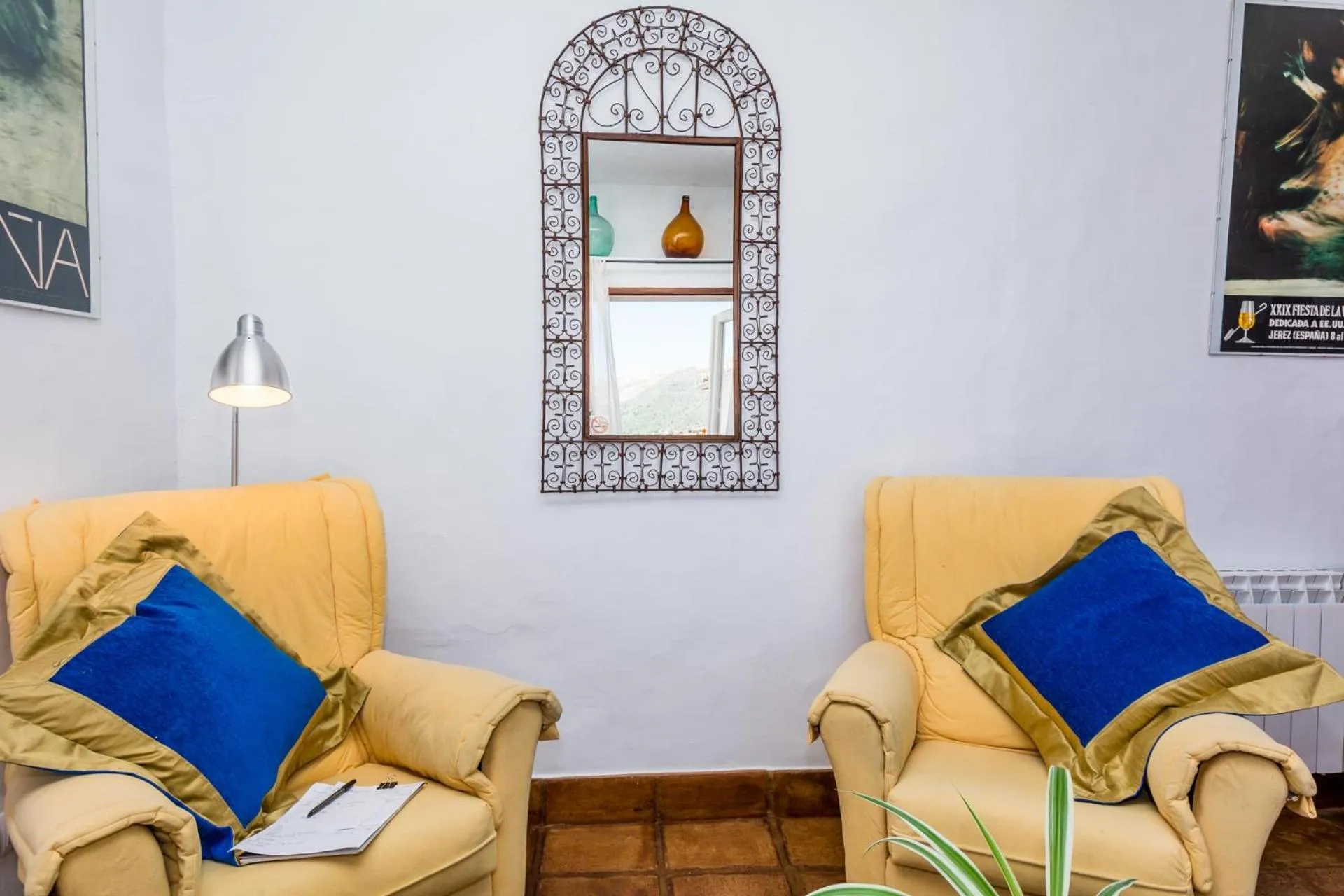 Seating area in Hotel Los Castaños