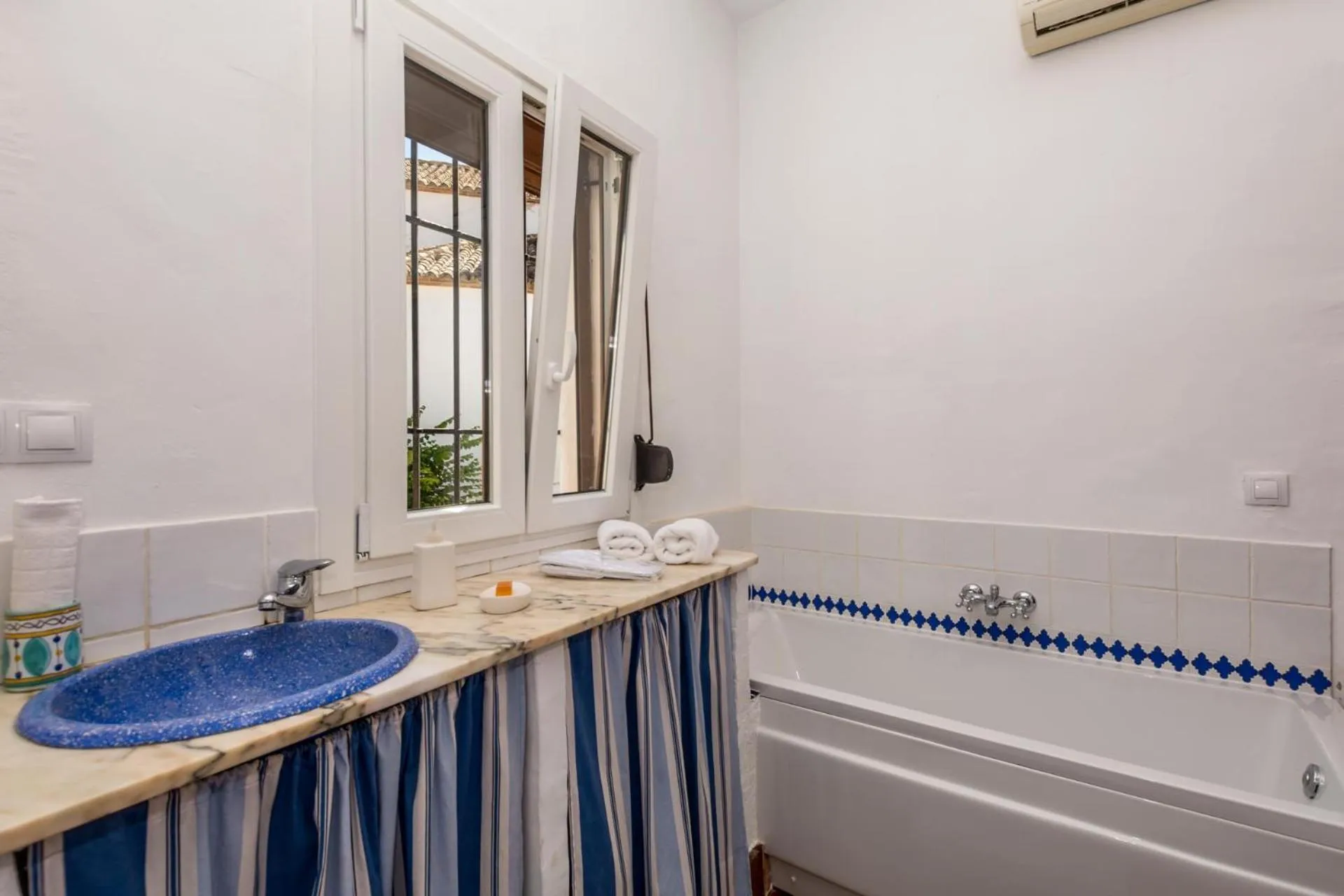 Bathroom in Hotel Los Castaños