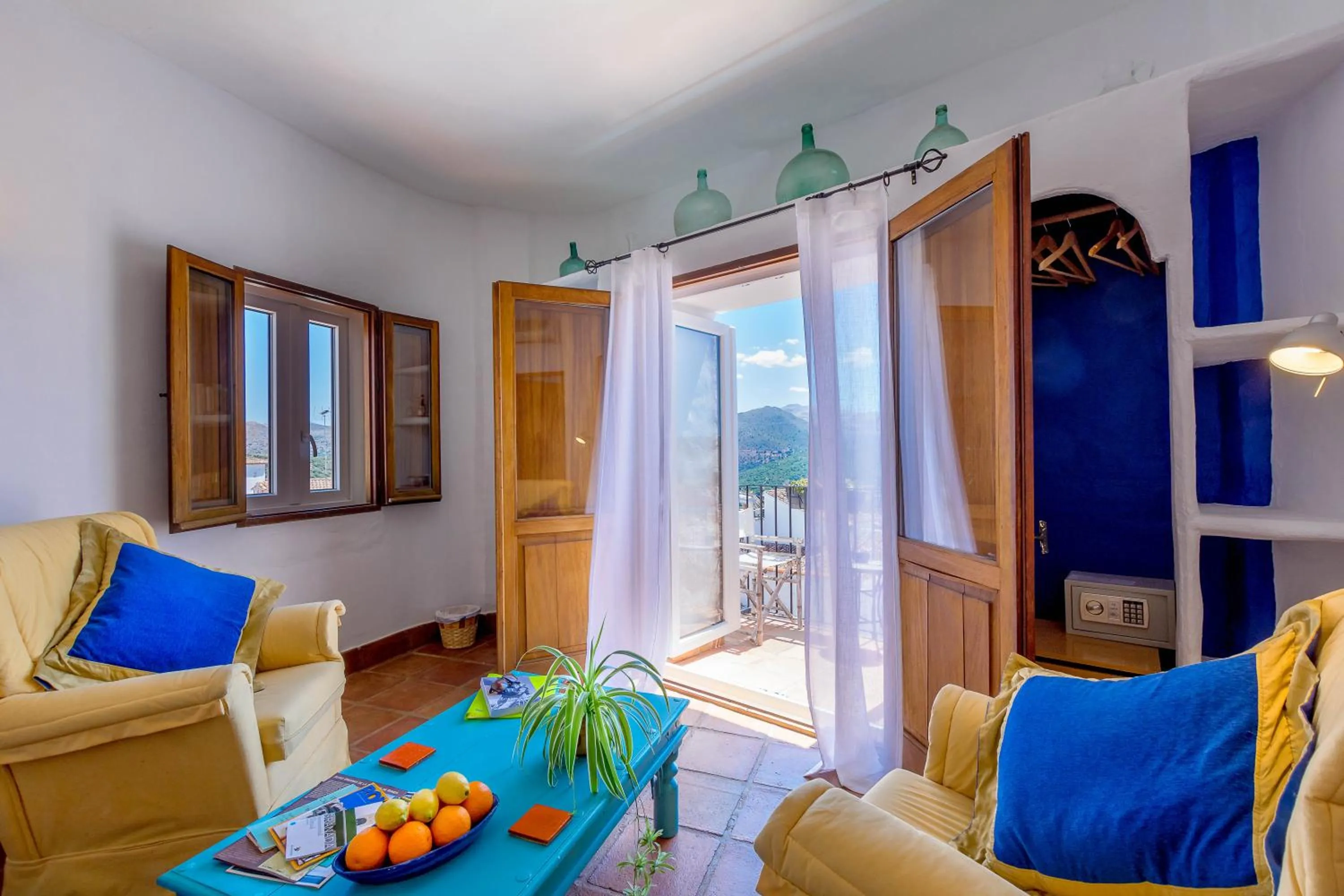 Seating area in Hotel Los Castaños