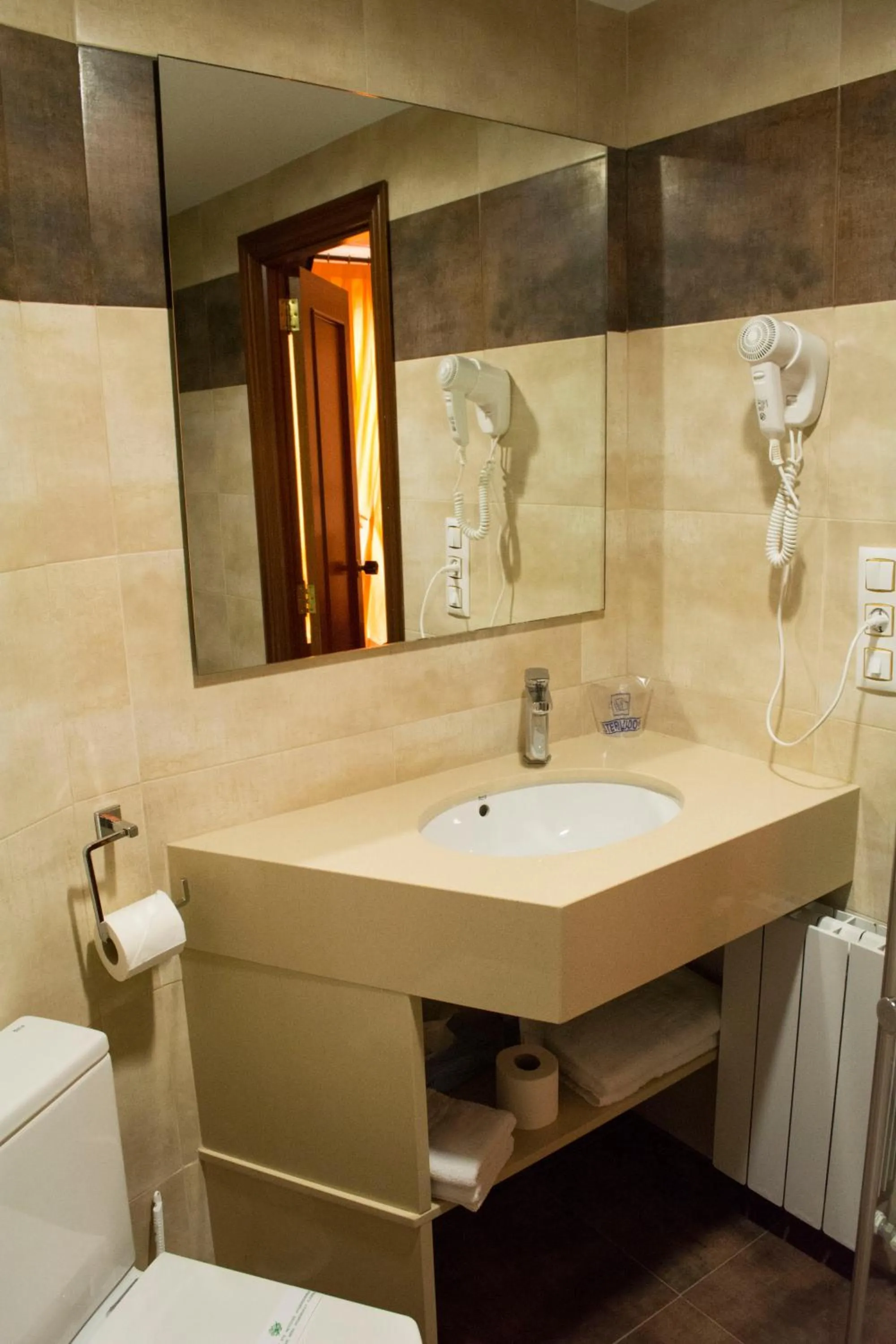 Bathroom in Hotel L'Escala
