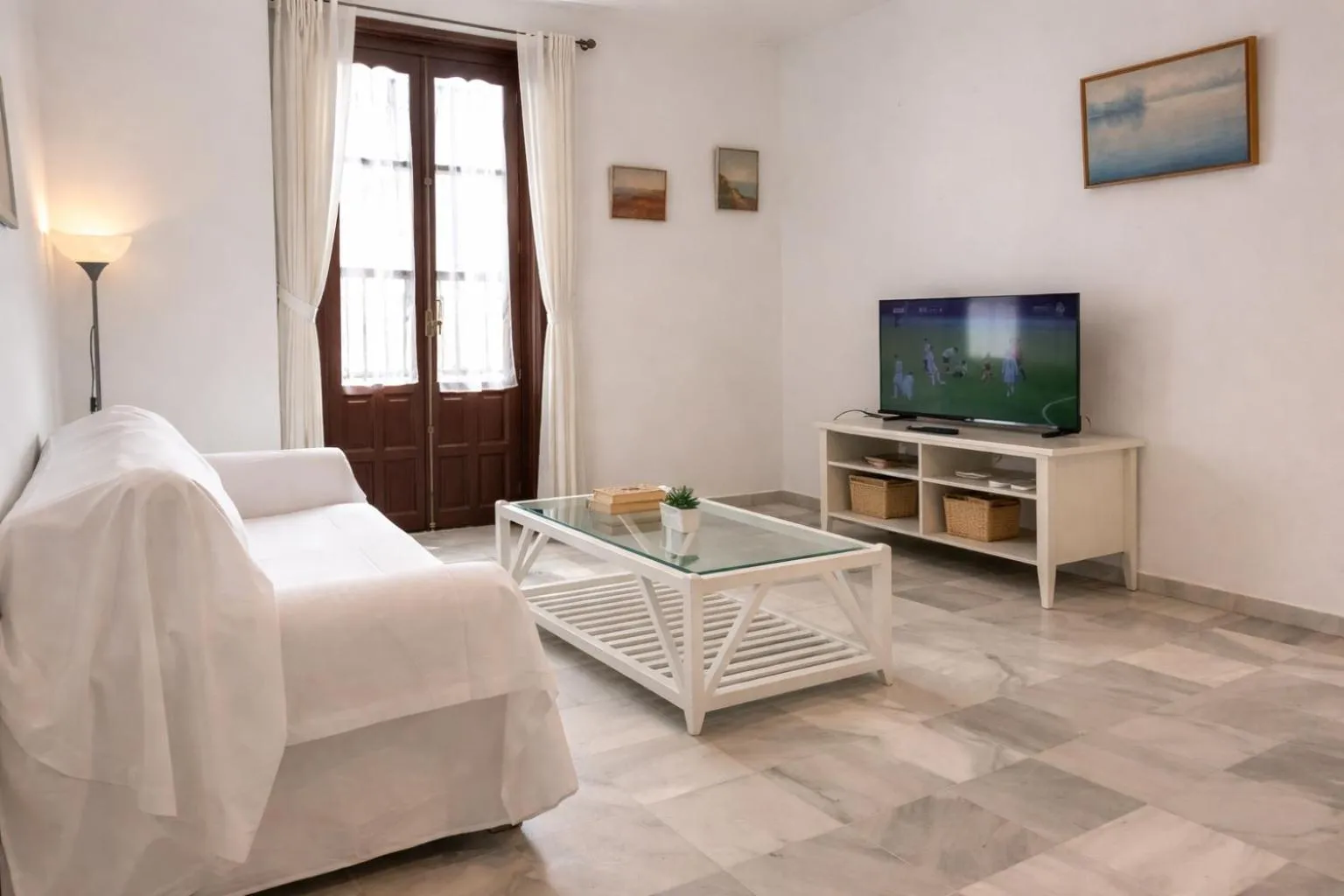 Living room, Bed in Apartamentos Larga 70