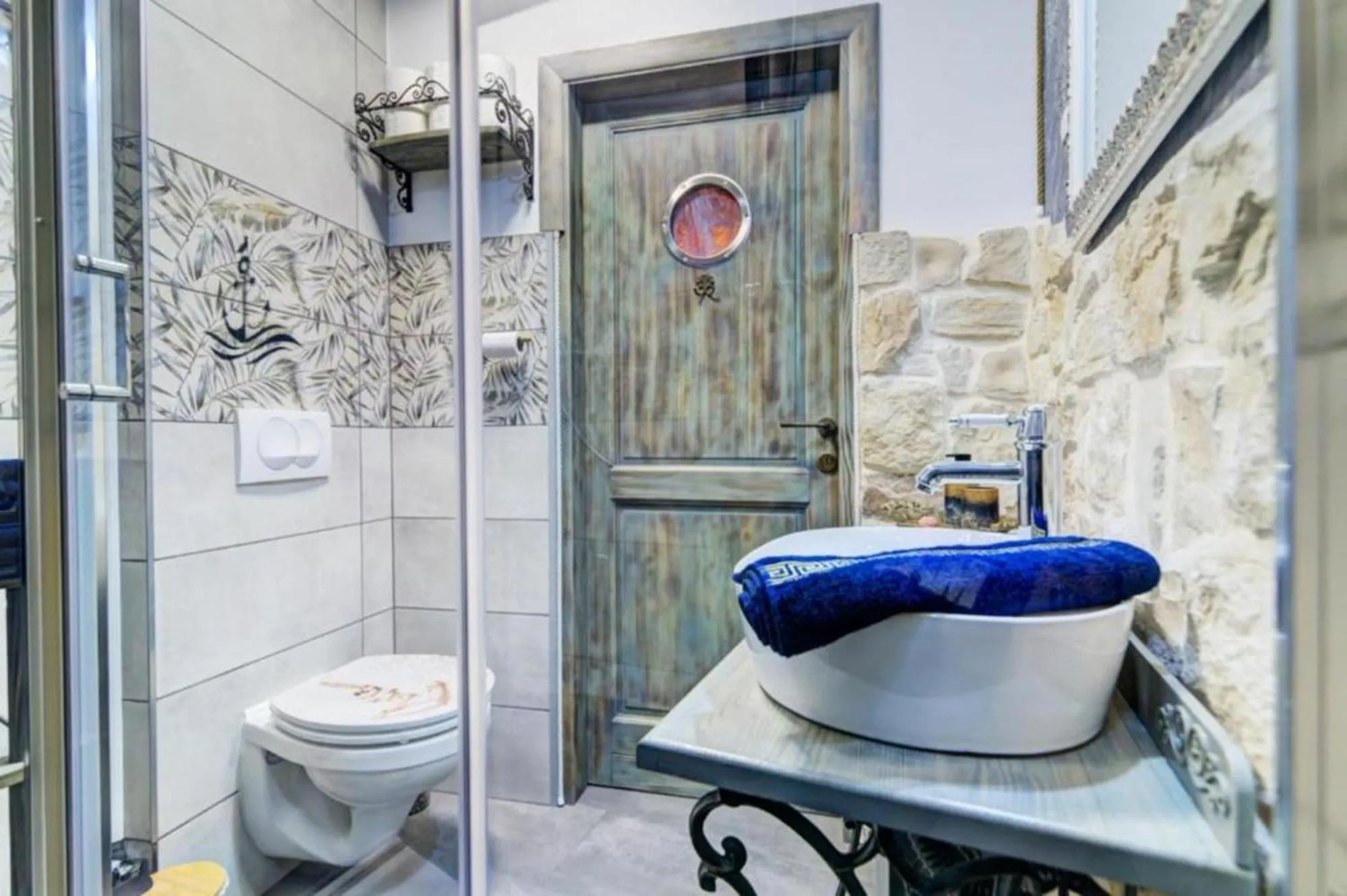 Shower in City Apartments & Studio App Frankopan