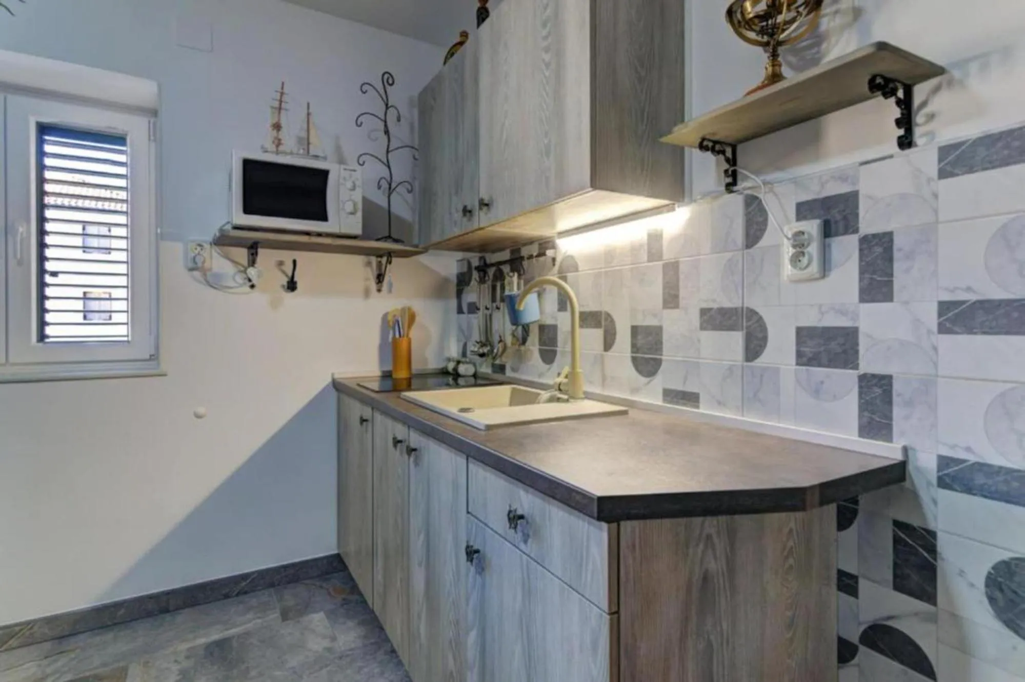 Kitchen or kitchenette in City Apartments & Studio App Frankopan