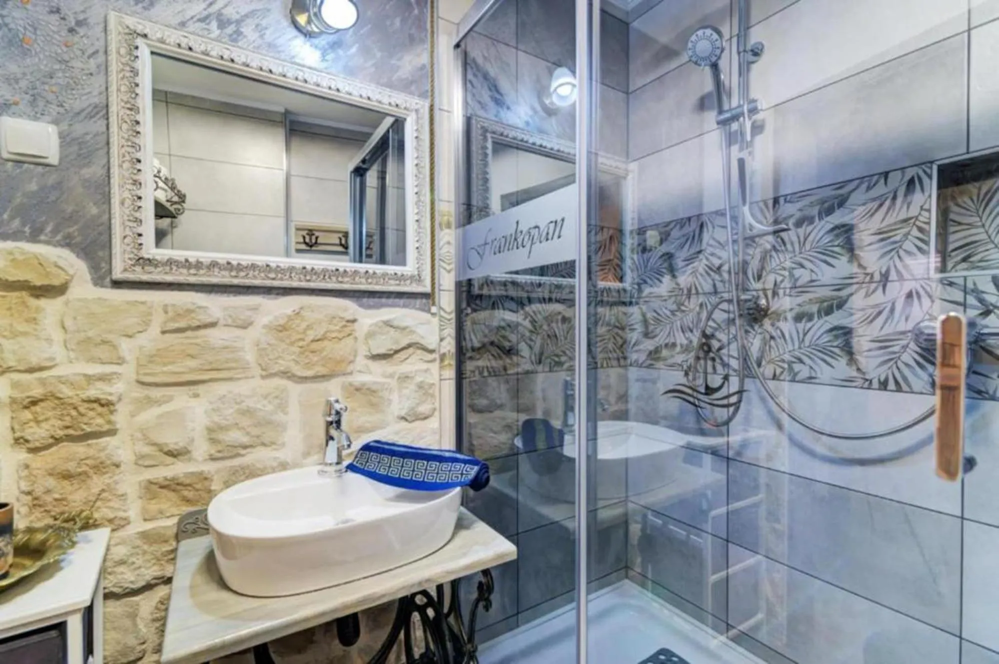 Shower in City Apartments & Studio App Frankopan