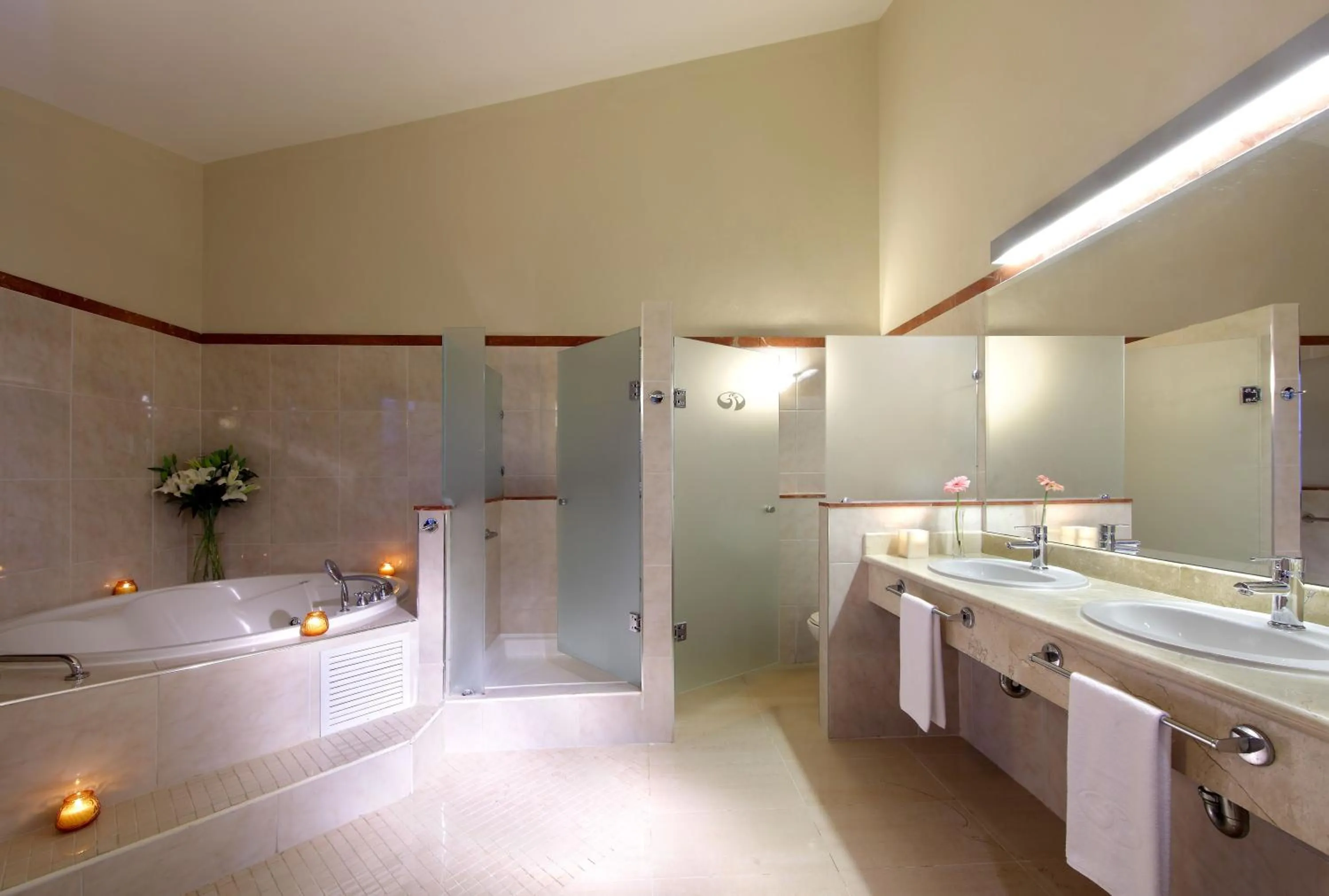 Shower in Grand Palladium Bavaro Suites Resort & Spa - All Inclusive