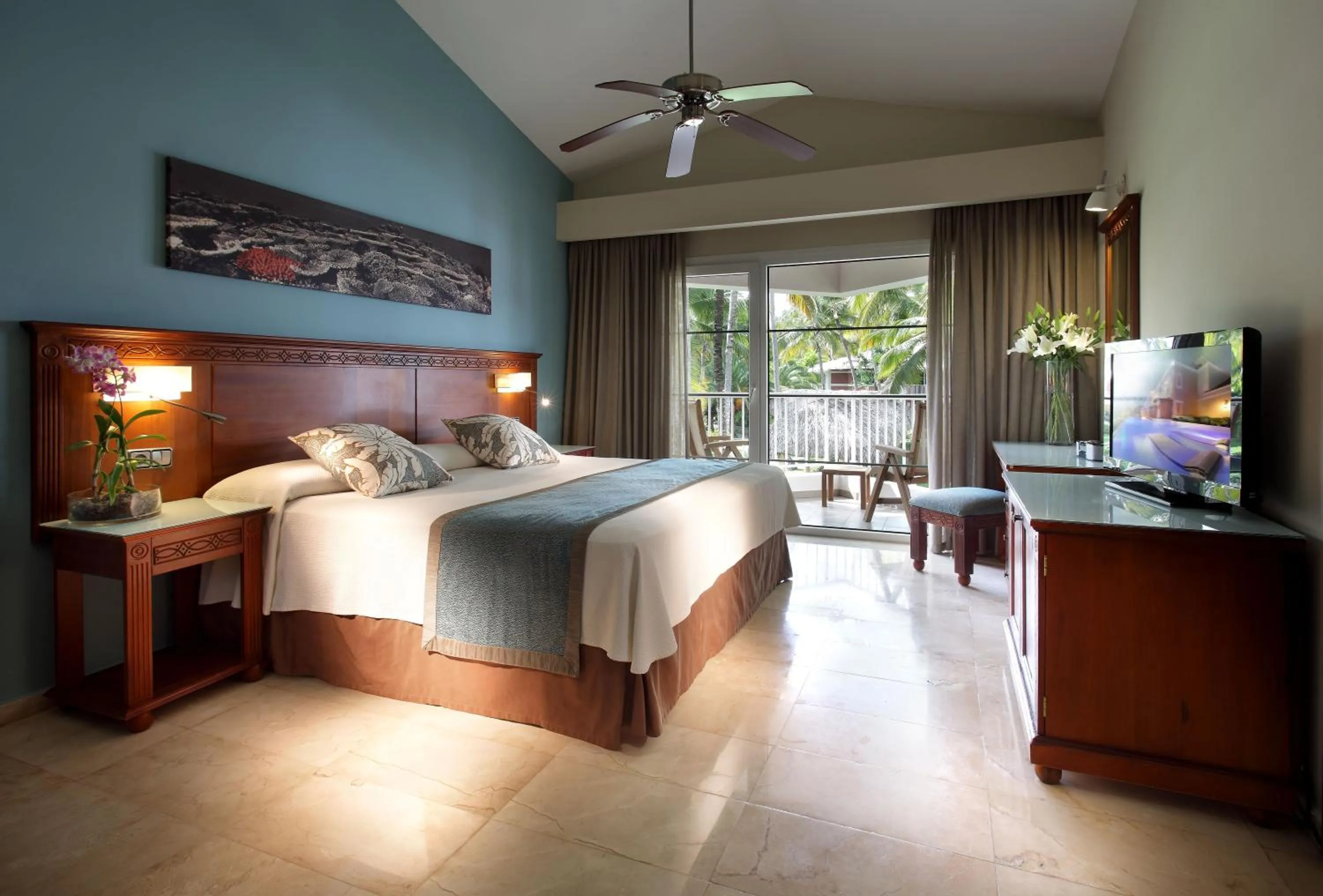 Garden, Bed in Grand Palladium Bavaro Suites Resort & Spa - All Inclusive