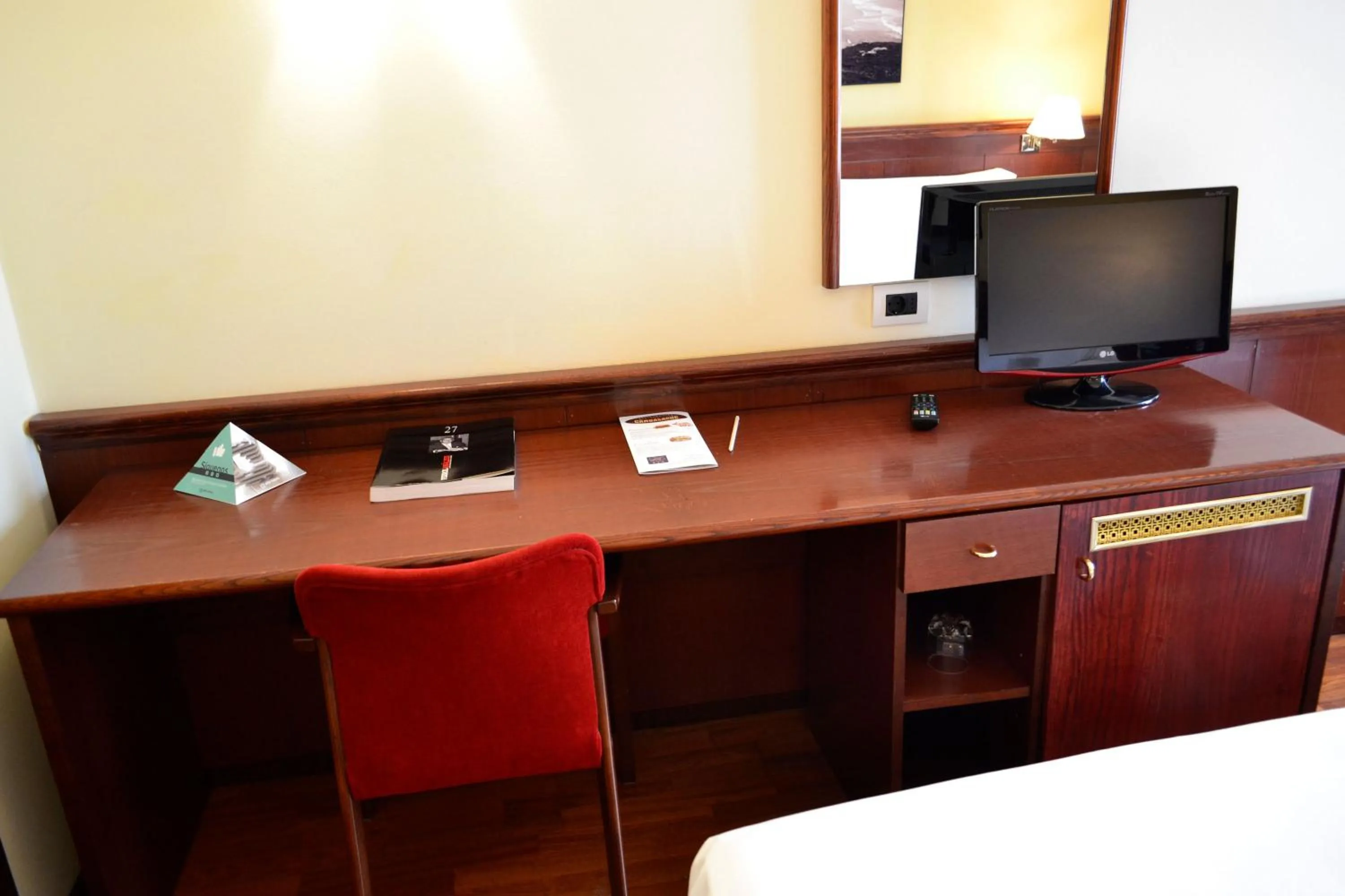 Bedroom in Hotel Alda El Suizo