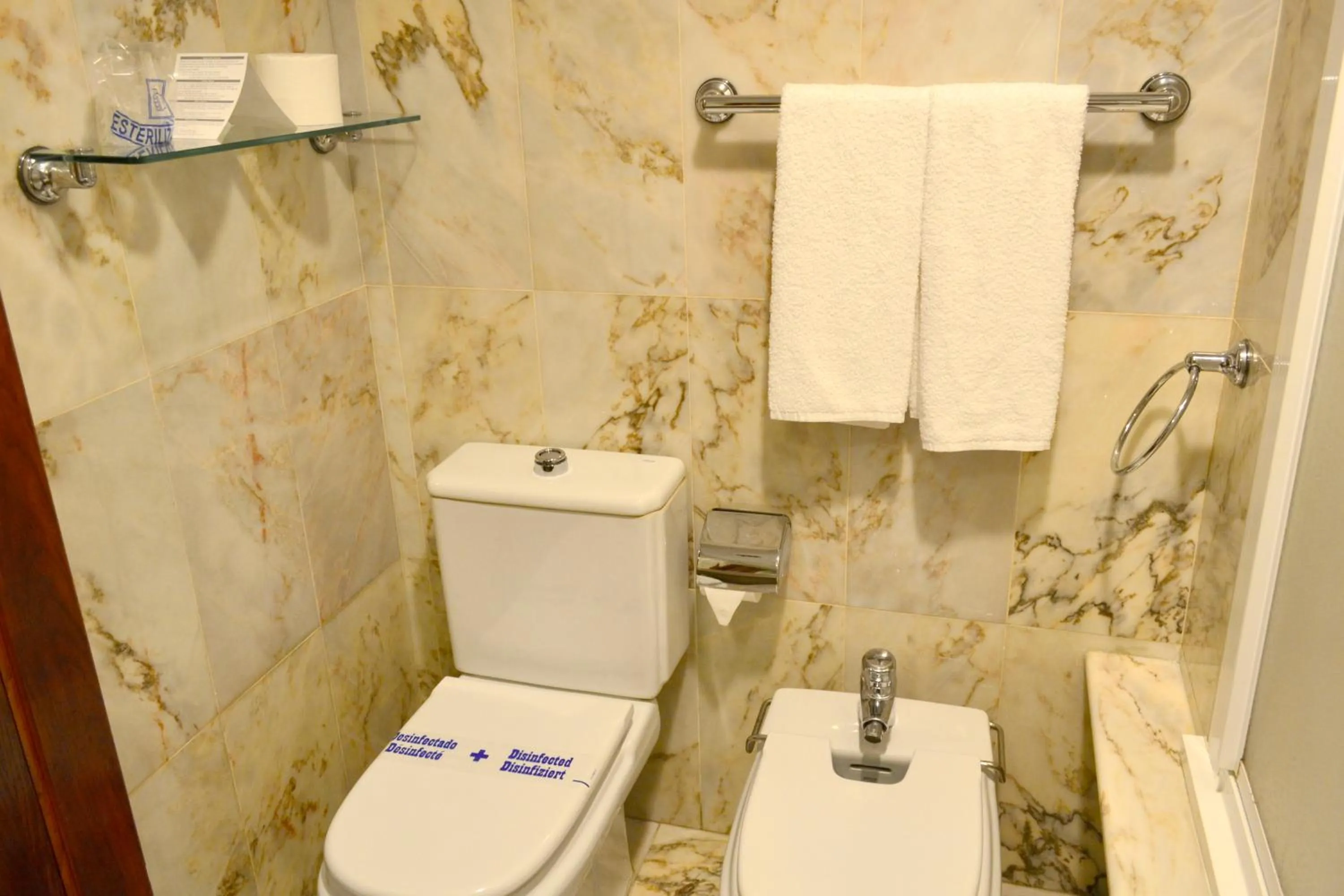 Bathroom in Hotel Alda El Suizo